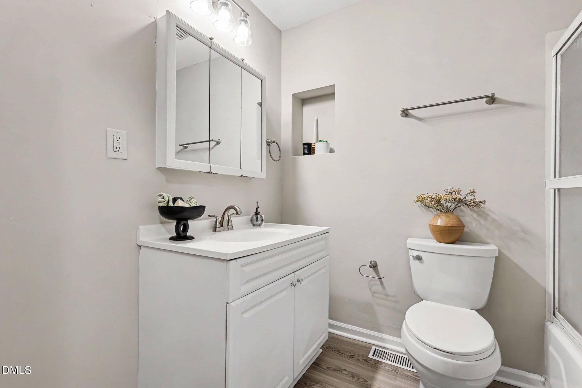 010_file_1421 - 7228 Ashley Drive, Raleigh, NC 27616