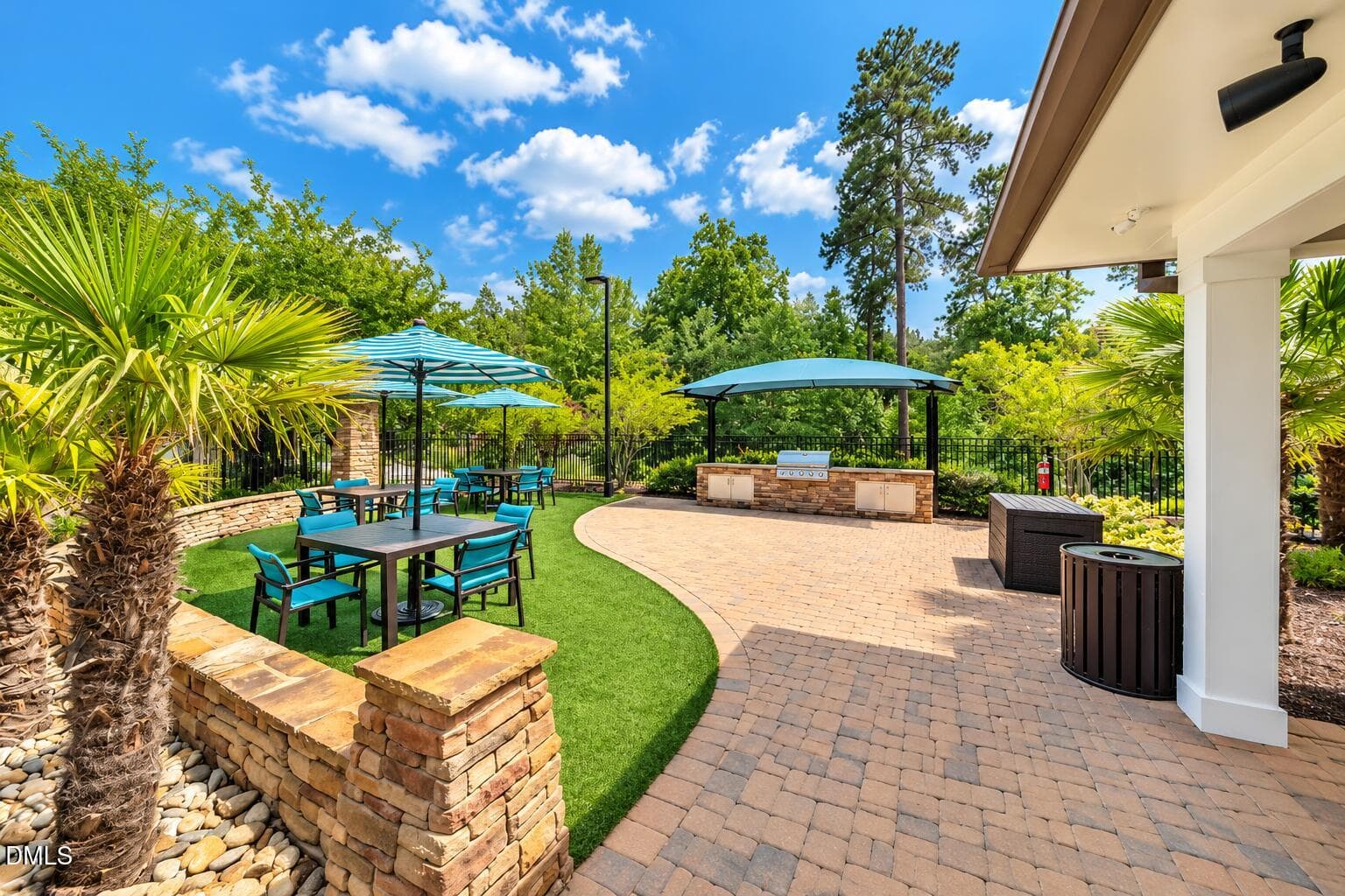 Encore Courtyard - 93 Abercorn Circle, Chapel Hill, NC 27516
