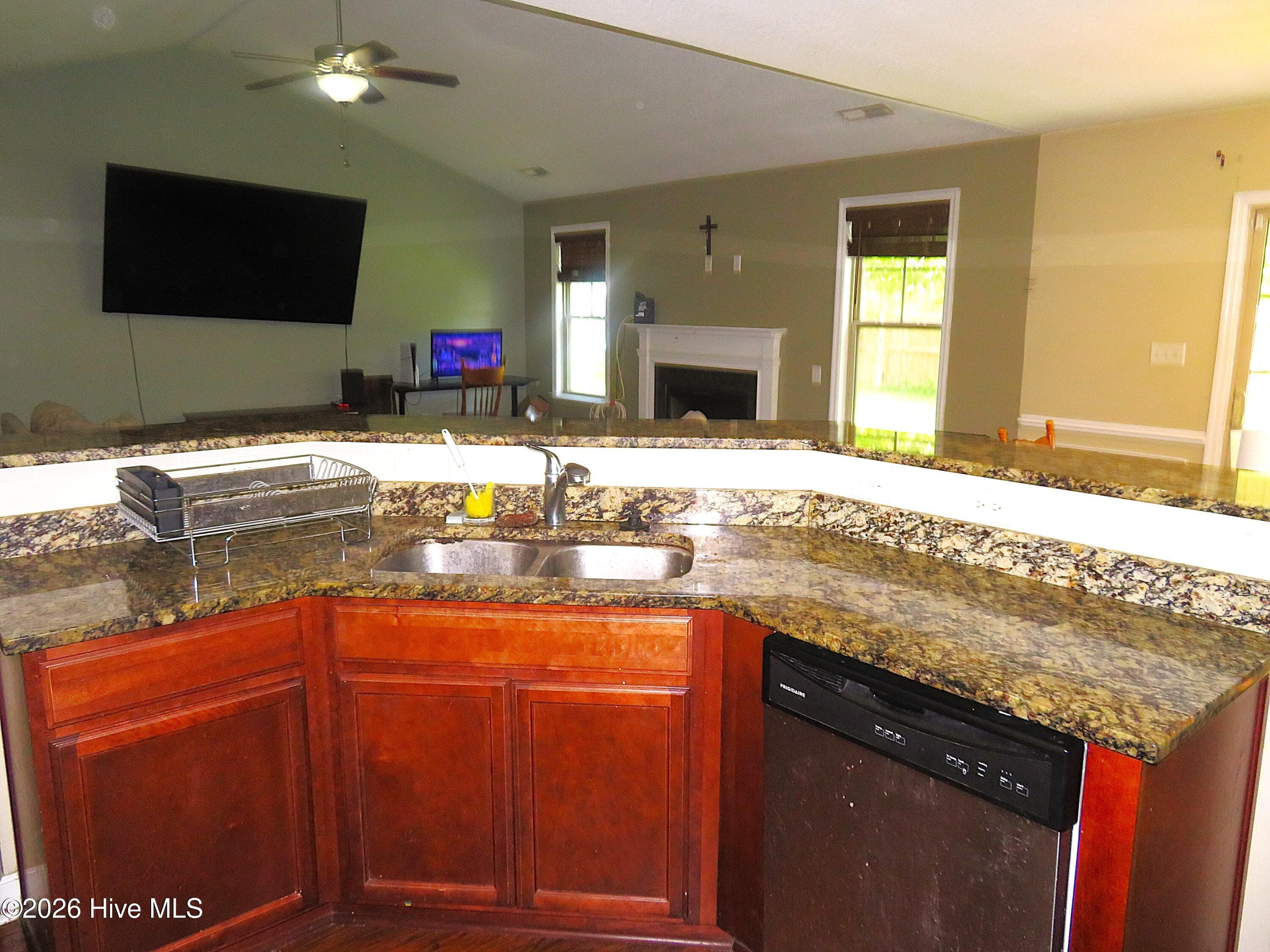 Single Family Residence at 702 Ashley Meadow Lane, Jacksonville, NC 28546, photo 11 of 51