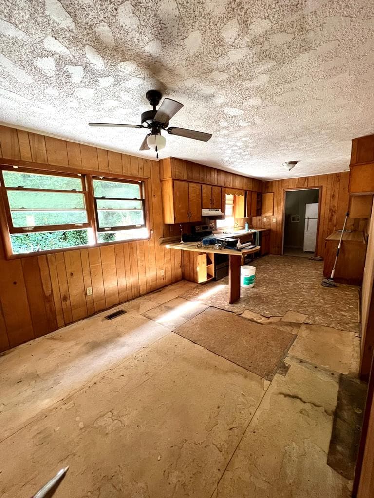 Residential at 1050 US Highway 19, Topton, NC 28781, photo 6 of 31