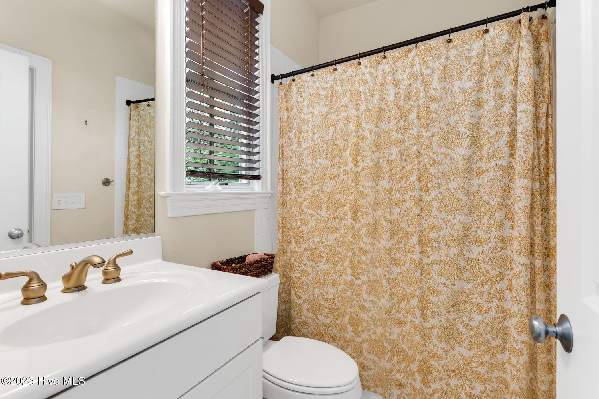 Single Family Residence at 6413 Chalfont Circle, Wilmington, NC 28405, photo 18 of 31