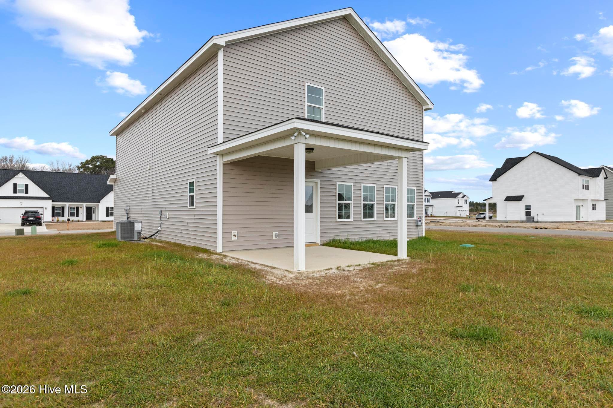 Single Family Residence at 909 Wild Azalea Way, Hubert, NC 28539, photo 5 of 6