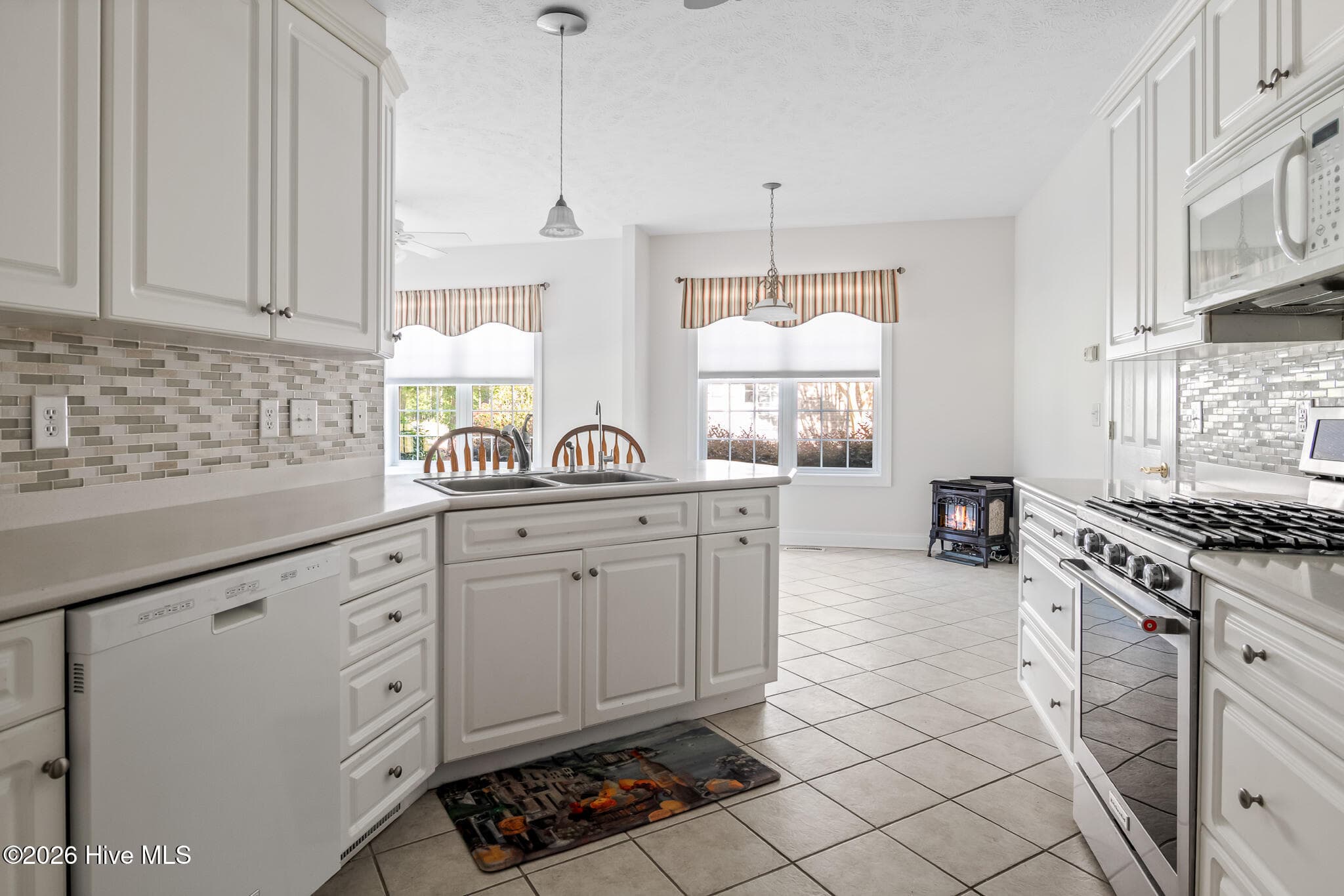 Single Family Residence at 402 Lockwood Lane SW, Supply, NC 28462, photo 16 of 75