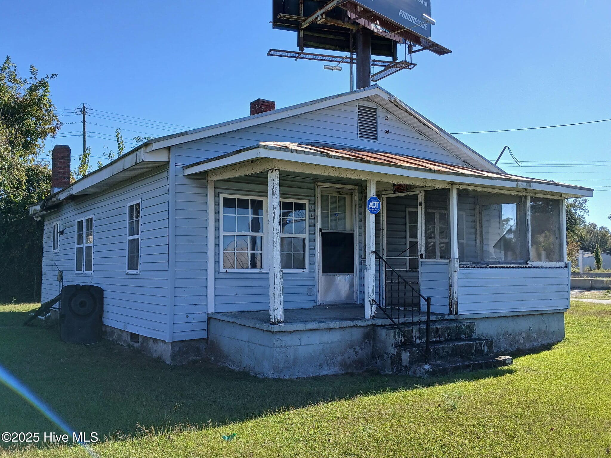 Single Family Residence at 409 Plum Street, New Bern, NC 28560, photo 5 of 22