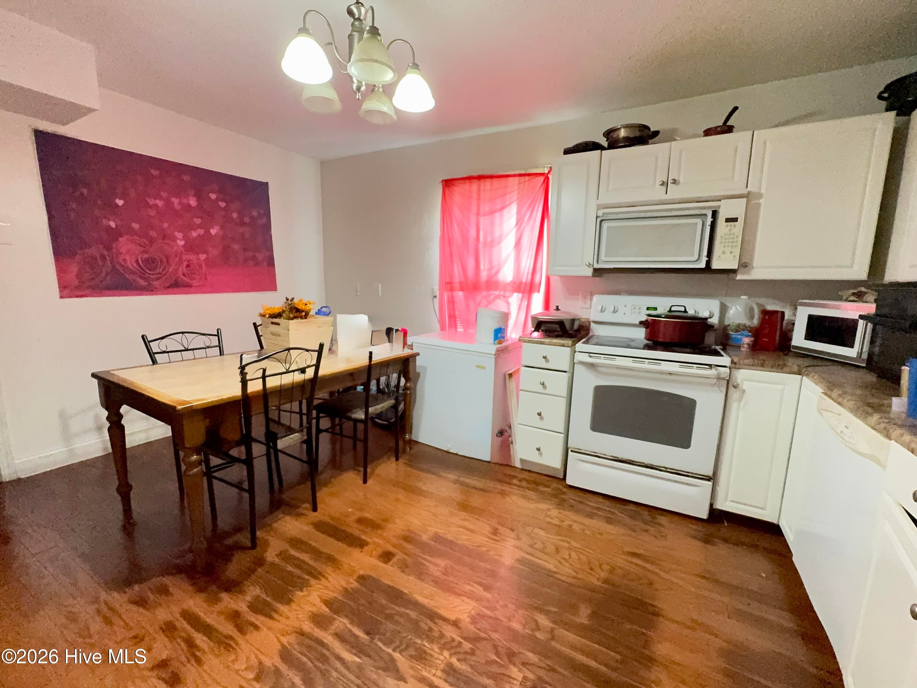 Kitchen and Dining combo - 203 King Street, Hertford, NC 27944