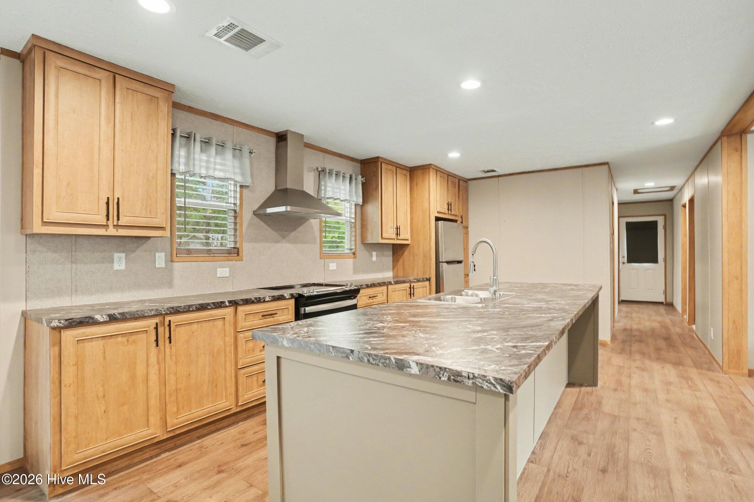 Manufactured Home at 335 Ridgewood Drive NW, Calabash, NC 28467, photo 2 of 39