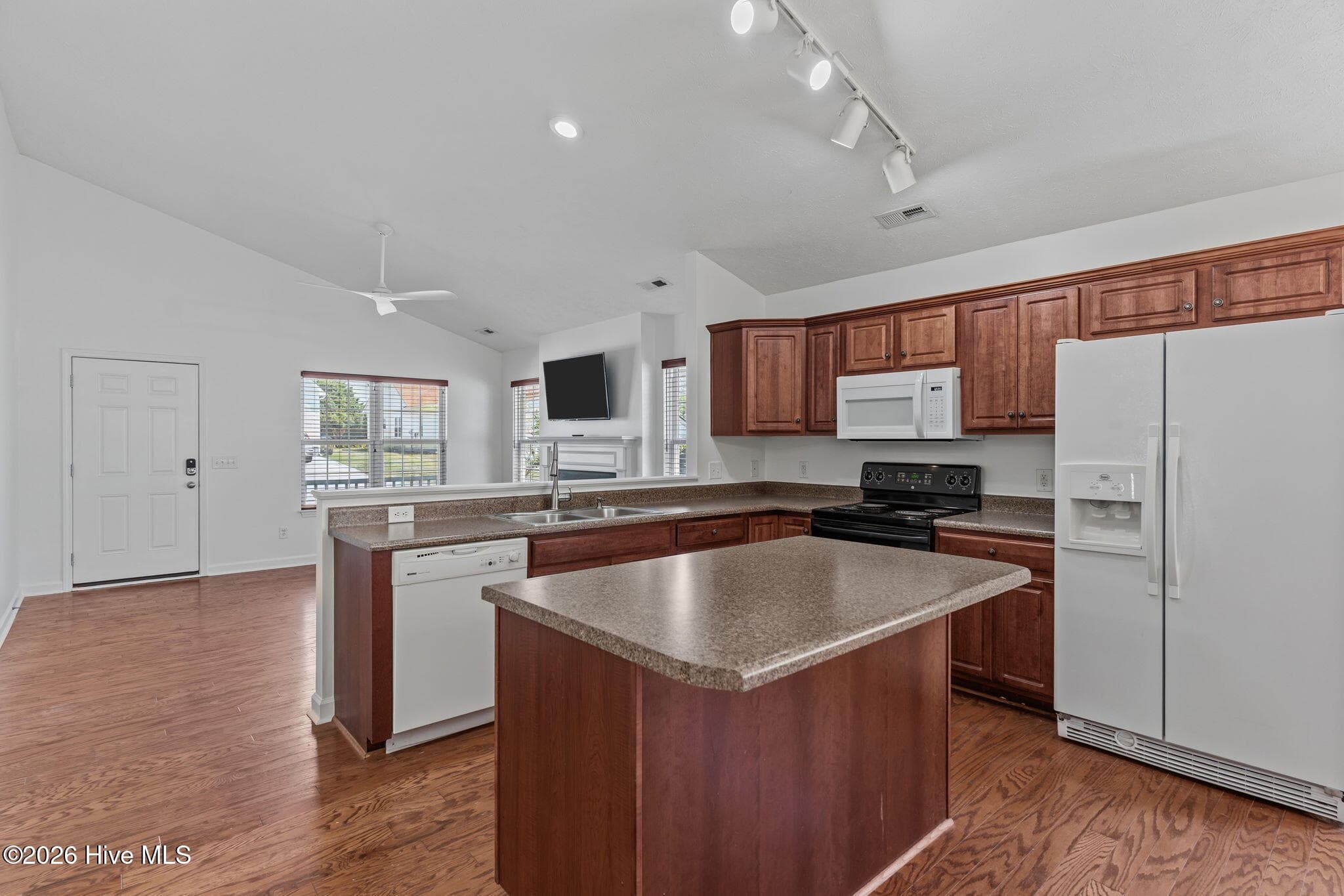 Single Family Residence at 5014 N Hampton Drive SE, Southport, NC 28461, photo 3 of 5