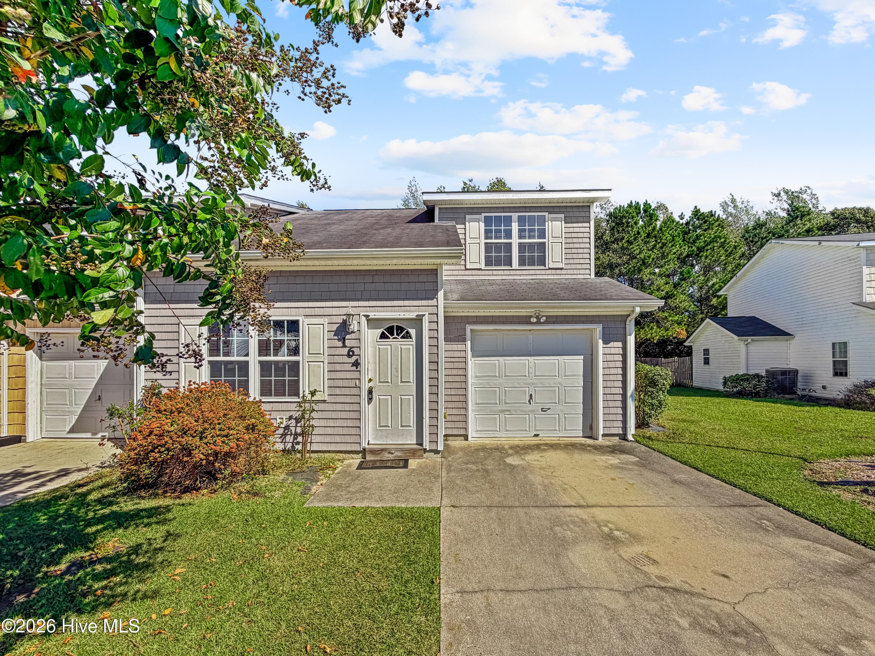 Townhouse at 164 Kelly Circle, Hubert, NC 28539, photo 3 of 33