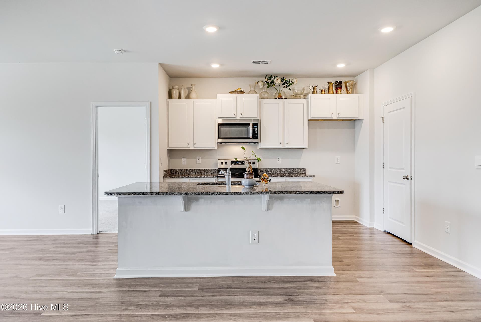 kitchen island - 1038 Burled Oak Ridge Loop SE, Bolivia, NC 28422