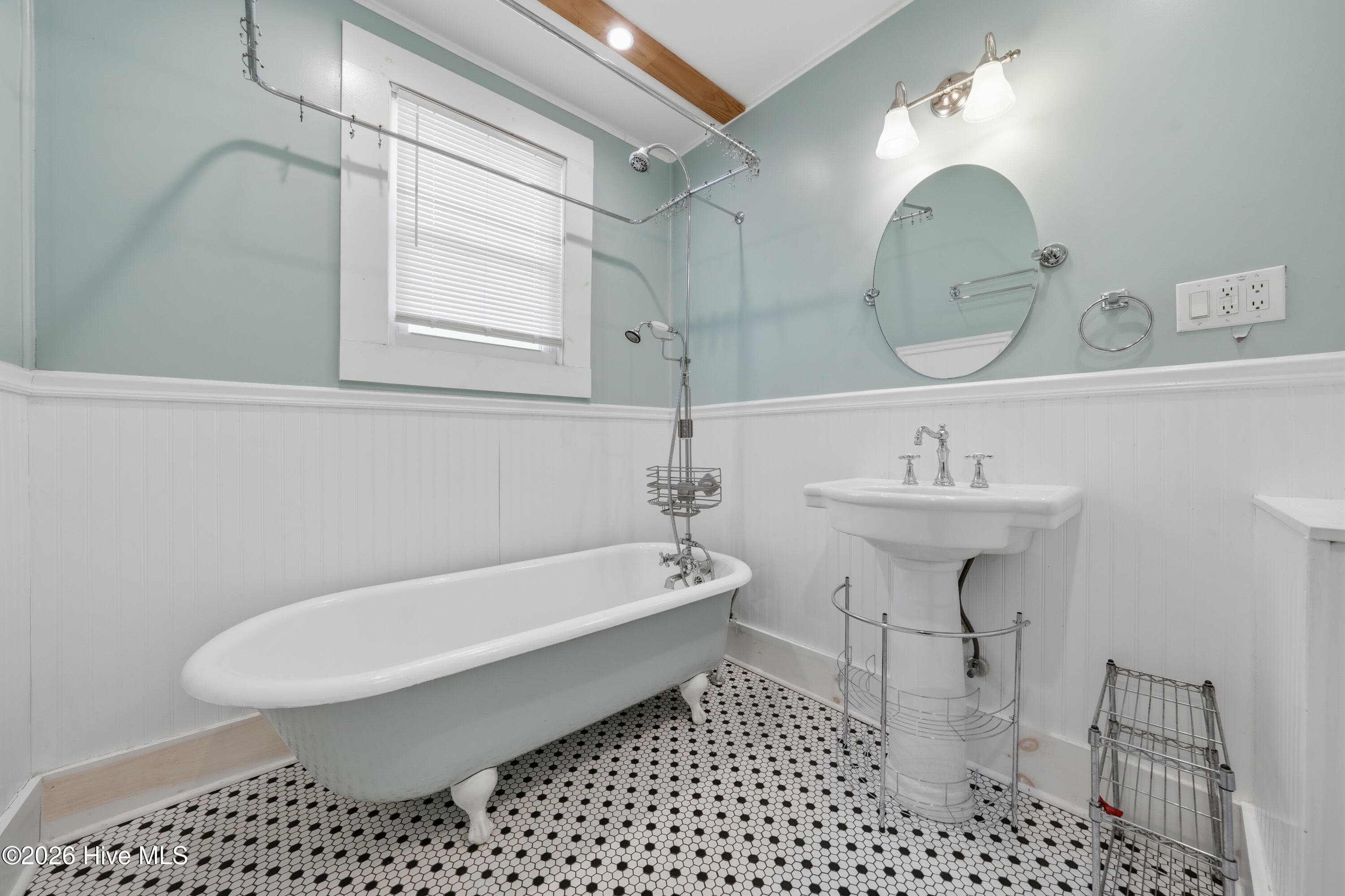 Single Family Residence at 2055 Washington Street, Wilmington, NC 28401, photo 15 of 28