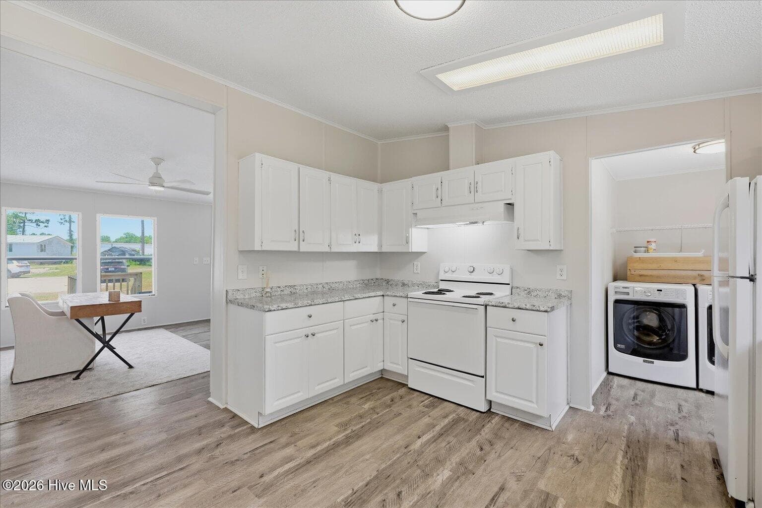 Manufactured Home at 216 Oak Grove Drive, Hampstead, NC 28443, photo 2 of 2