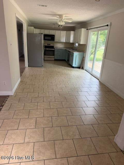 Single Family Residence at 2216 Ridge Road, New Bern, NC 28560, photo 17 of 41