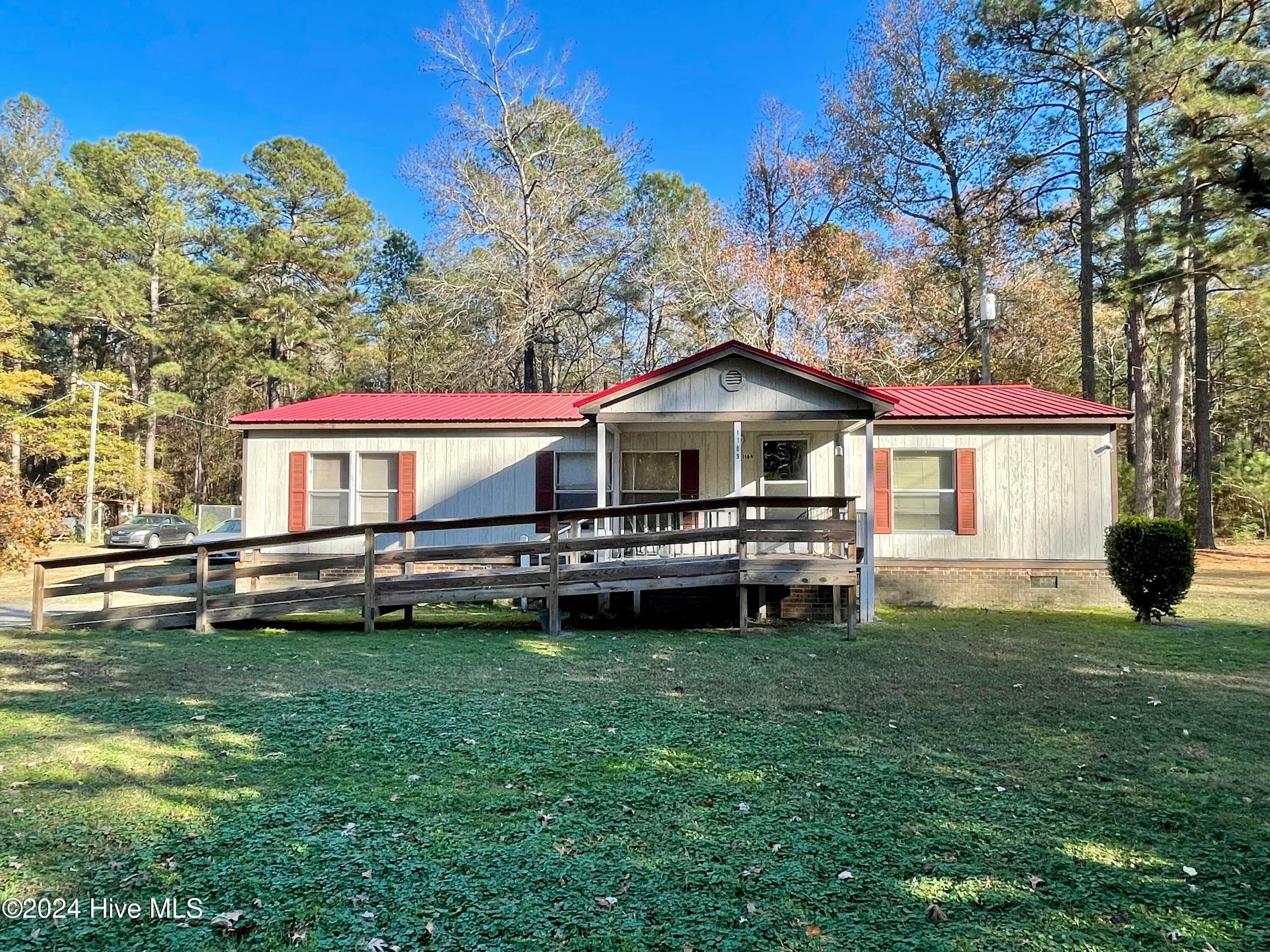 Manufactured Home at 1109 Beegee Lane, Williamston, NC 27892, Williamston, photo 3 of 32