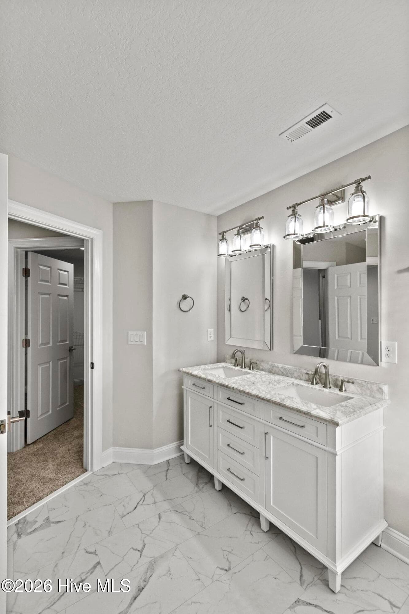 Single Family Residence at 401 King Richard Court, Jacksonville, NC 28546, photo 31 of 46