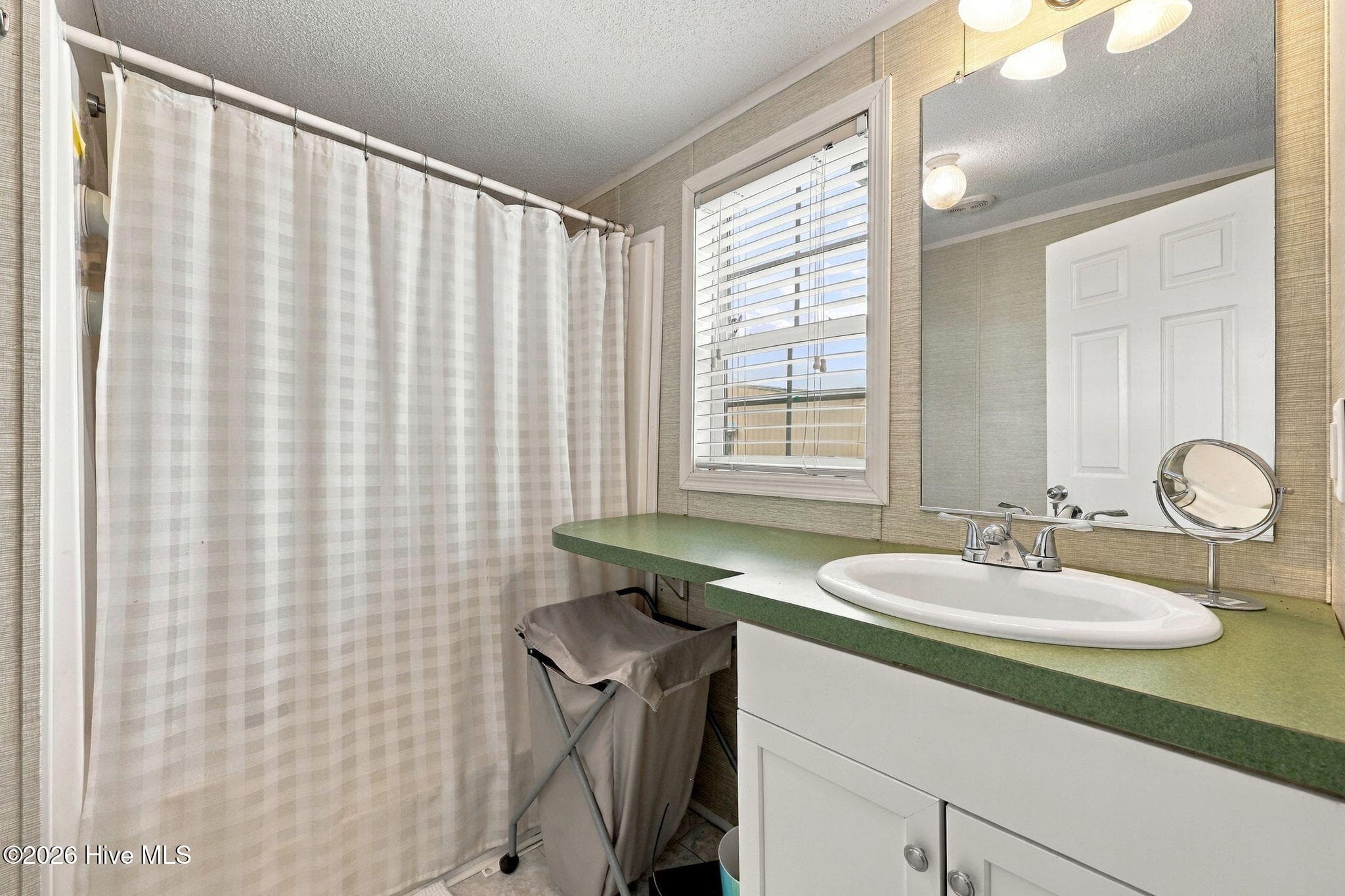 Manufactured Home at 1530 Salter Path Road 15, Indian Beach, NC 28512, photo 21 of 33