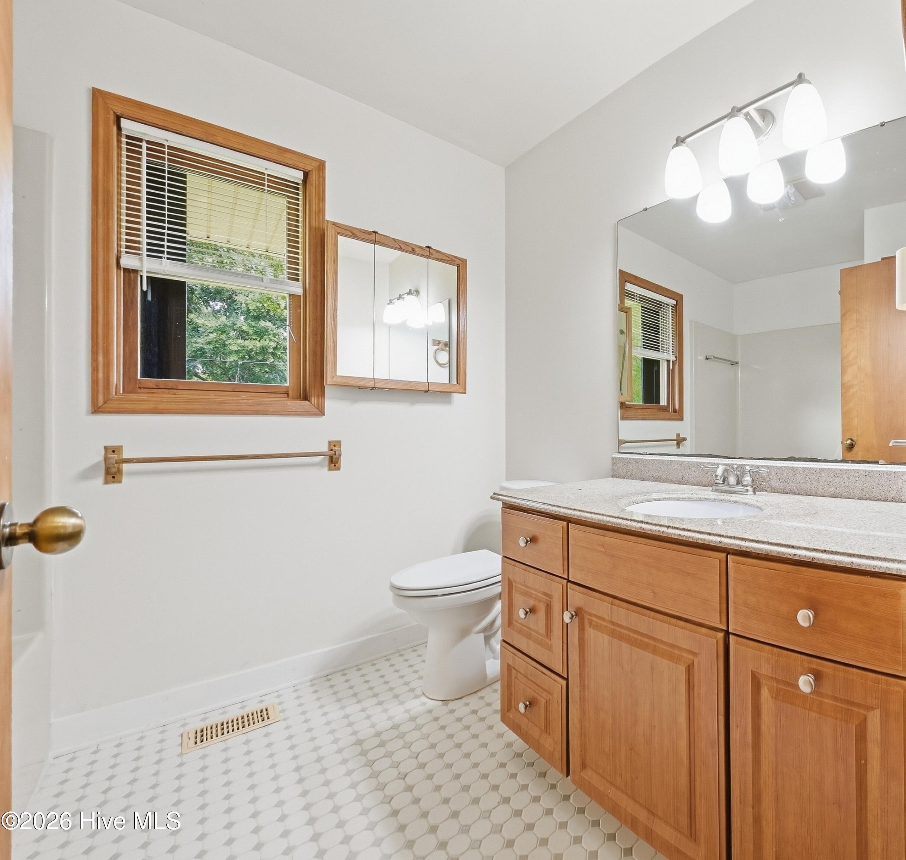 Single Family Residence at 306 Shore Point Drive, Wilmington, NC 28411, photo 27 of 86