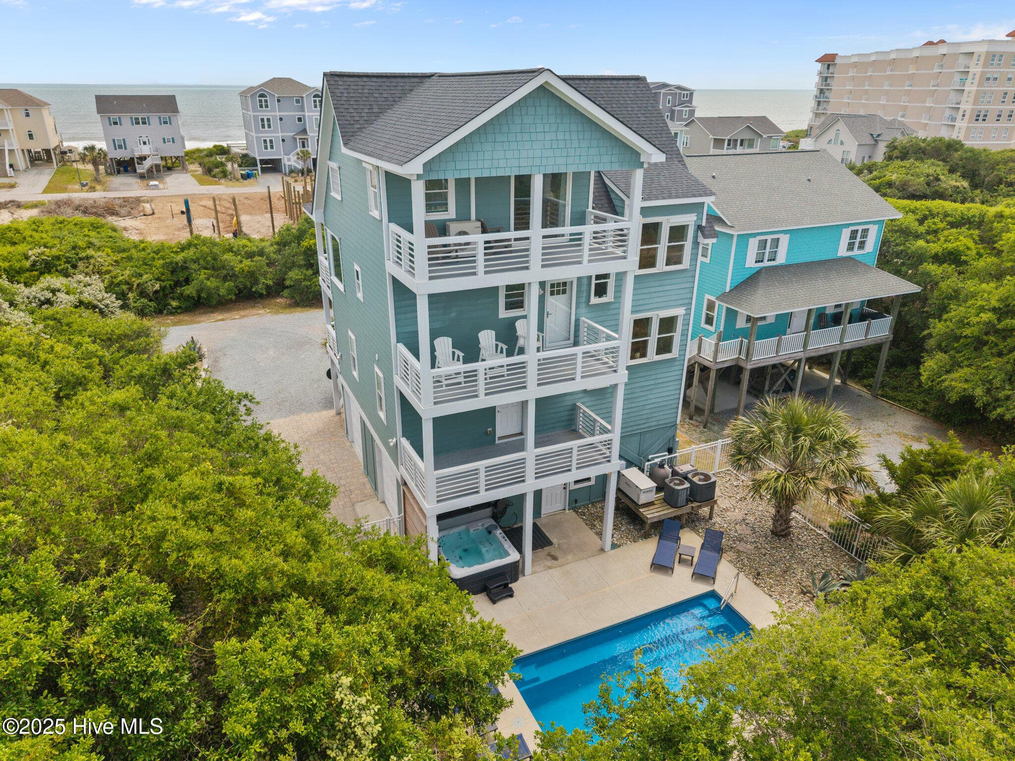 Single Family Residence at 6 Bottlenose Boulevard, North Topsail Beach, NC 28460, photo 4 of 51