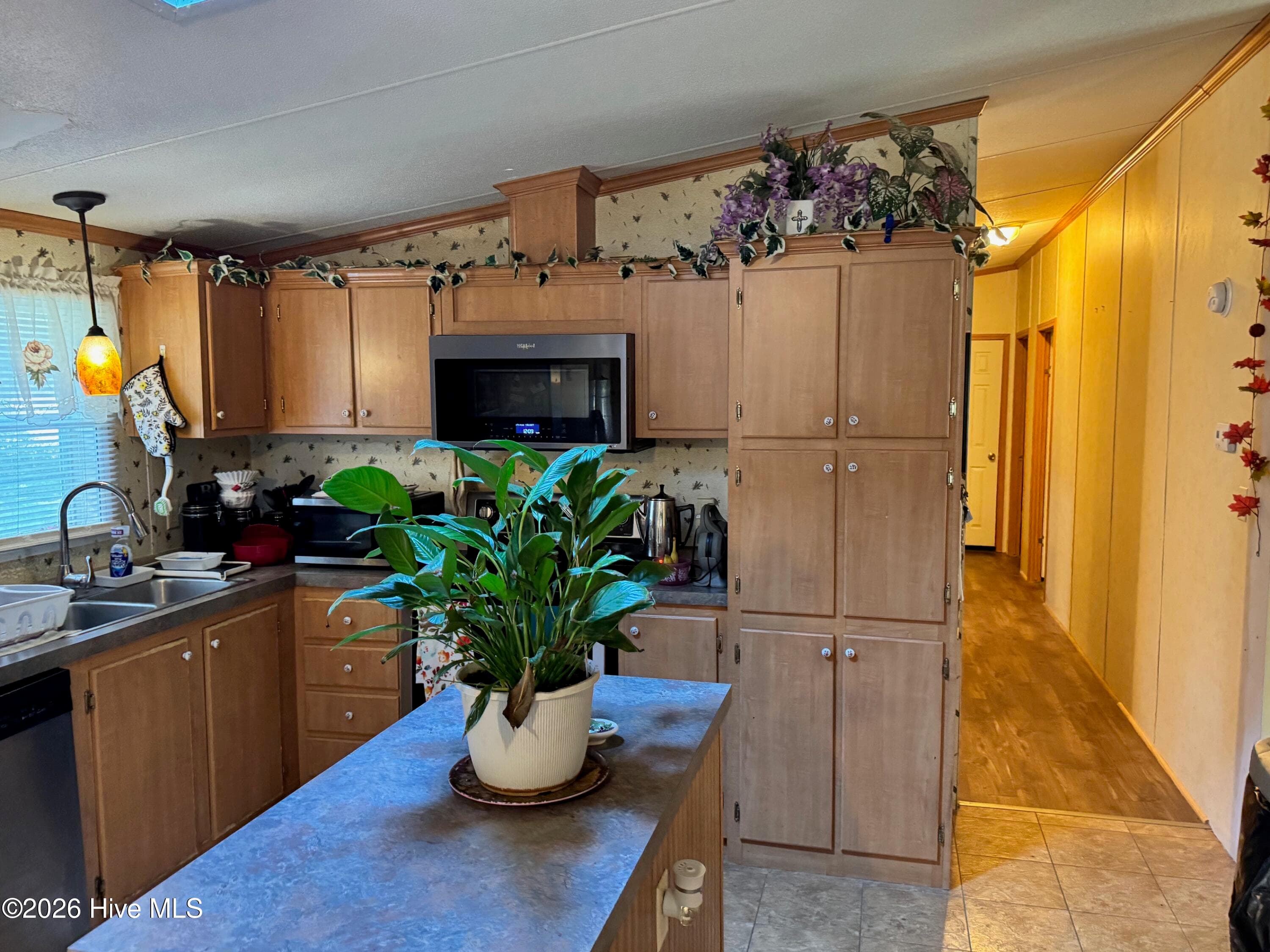 Manufactured Home at 3205 Deanswood Drive, Kinston, NC 28504, Kinston, photo 4 of 19