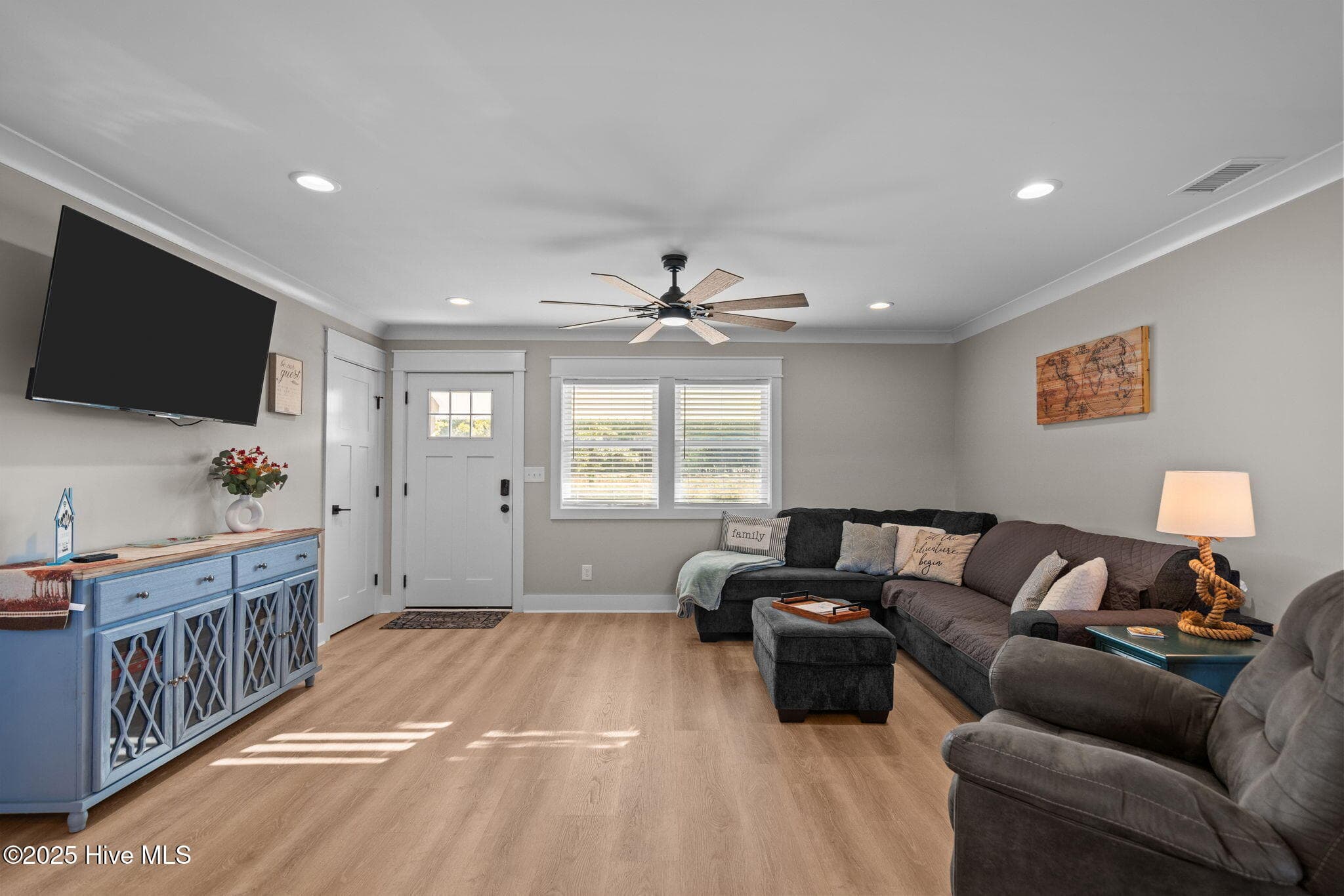 LIVING ROOM - 2037 Oxpen Road SW, Supply, NC 28462
