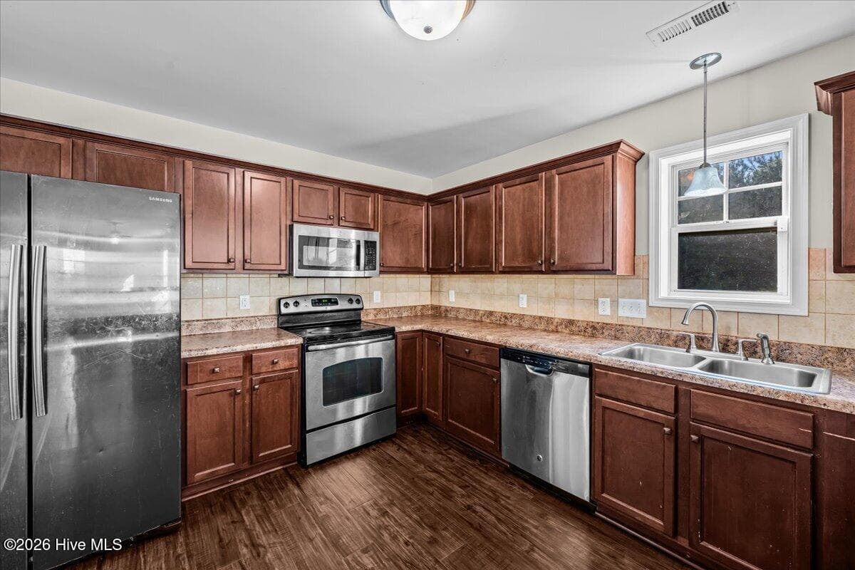 Single Family Residence at 515 New Castle Lane, Spring Lake, NC 28390, Spring Lake, photo 3 of 18