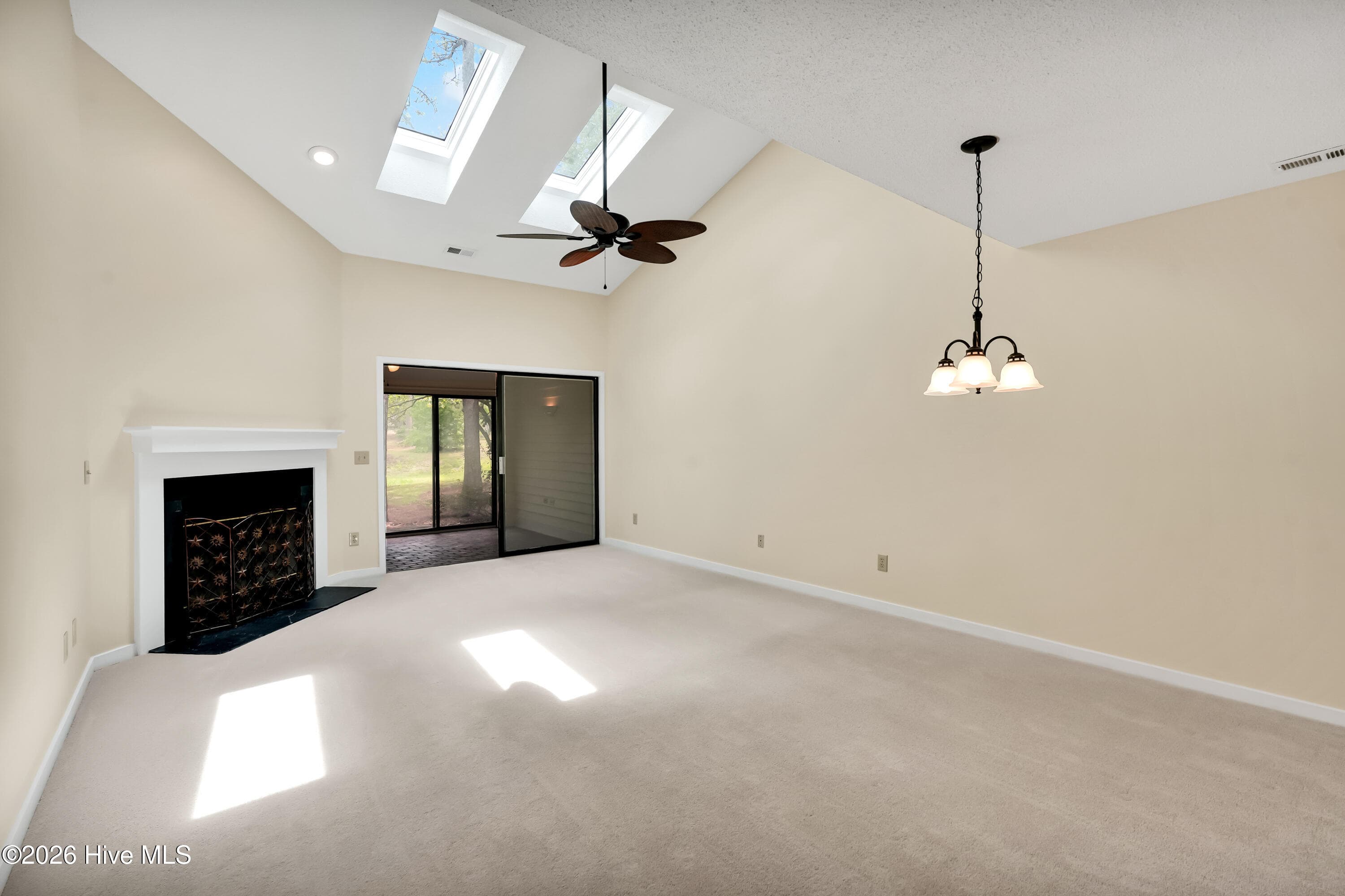 Townhouse at 221 Inland Greens Circle, Wilmington, NC 28405, photo 13 of 44