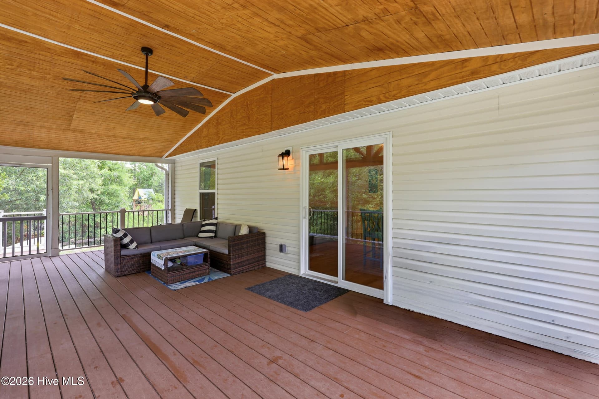 Single Family Residence at 530 Poppleton Drive, Hampstead, NC 28443, photo 34 of 61