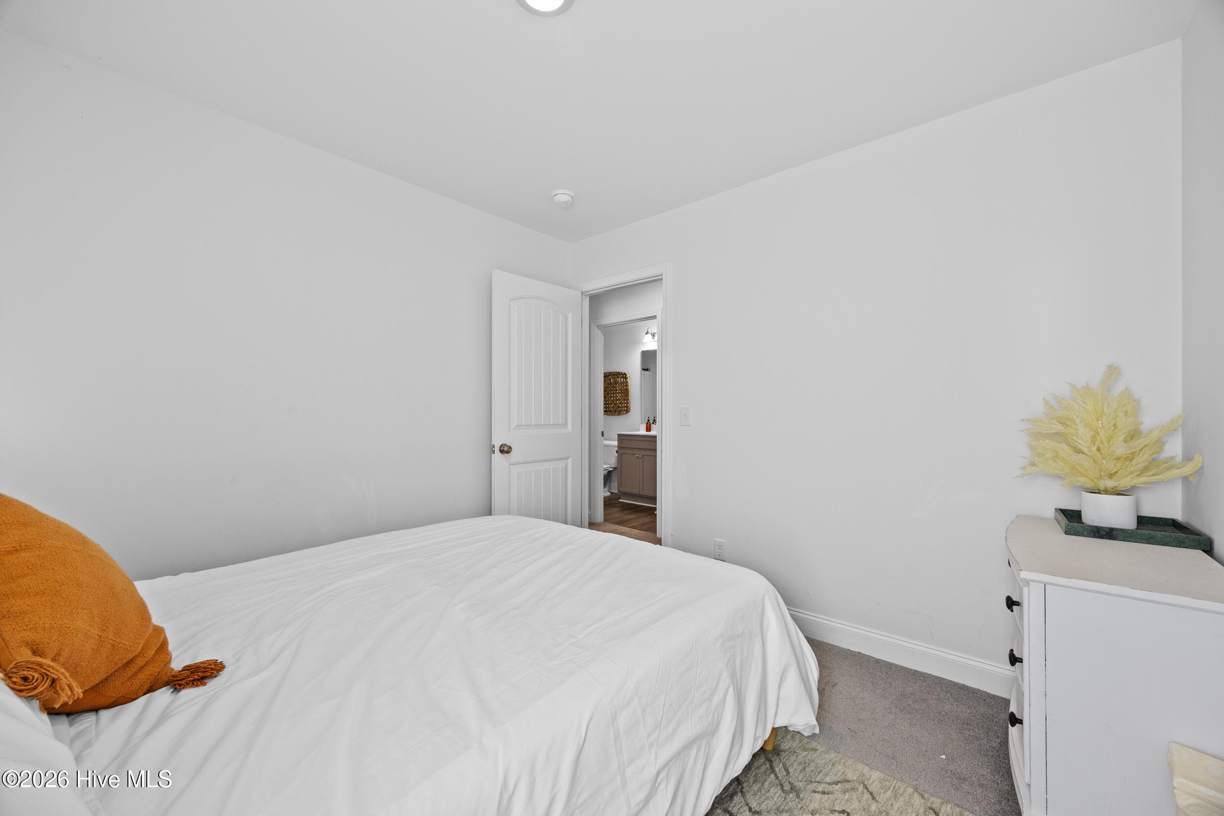 Single Family Residence at 905 Walnut Street, Wilmington, NC 28401, photo 2 of 2