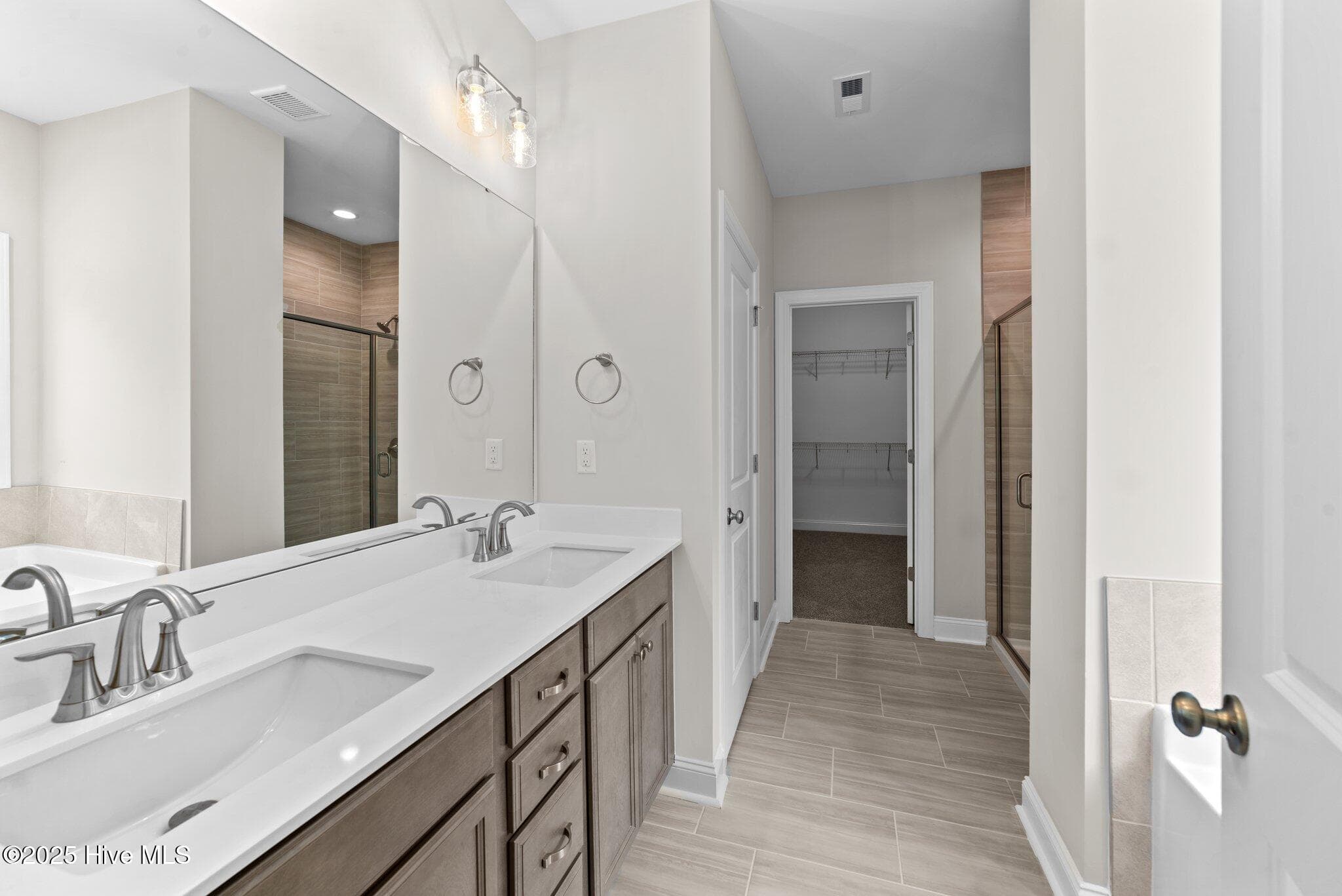 Photo of similar home - 3209 Honeysuckle Drive, Winterville, NC 28590