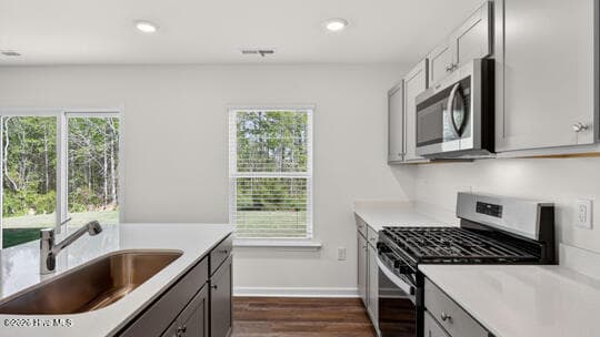 Single Family Residence at 511 Chestnut Oak Drive, Sanford, NC 27332, photo 7 of 38