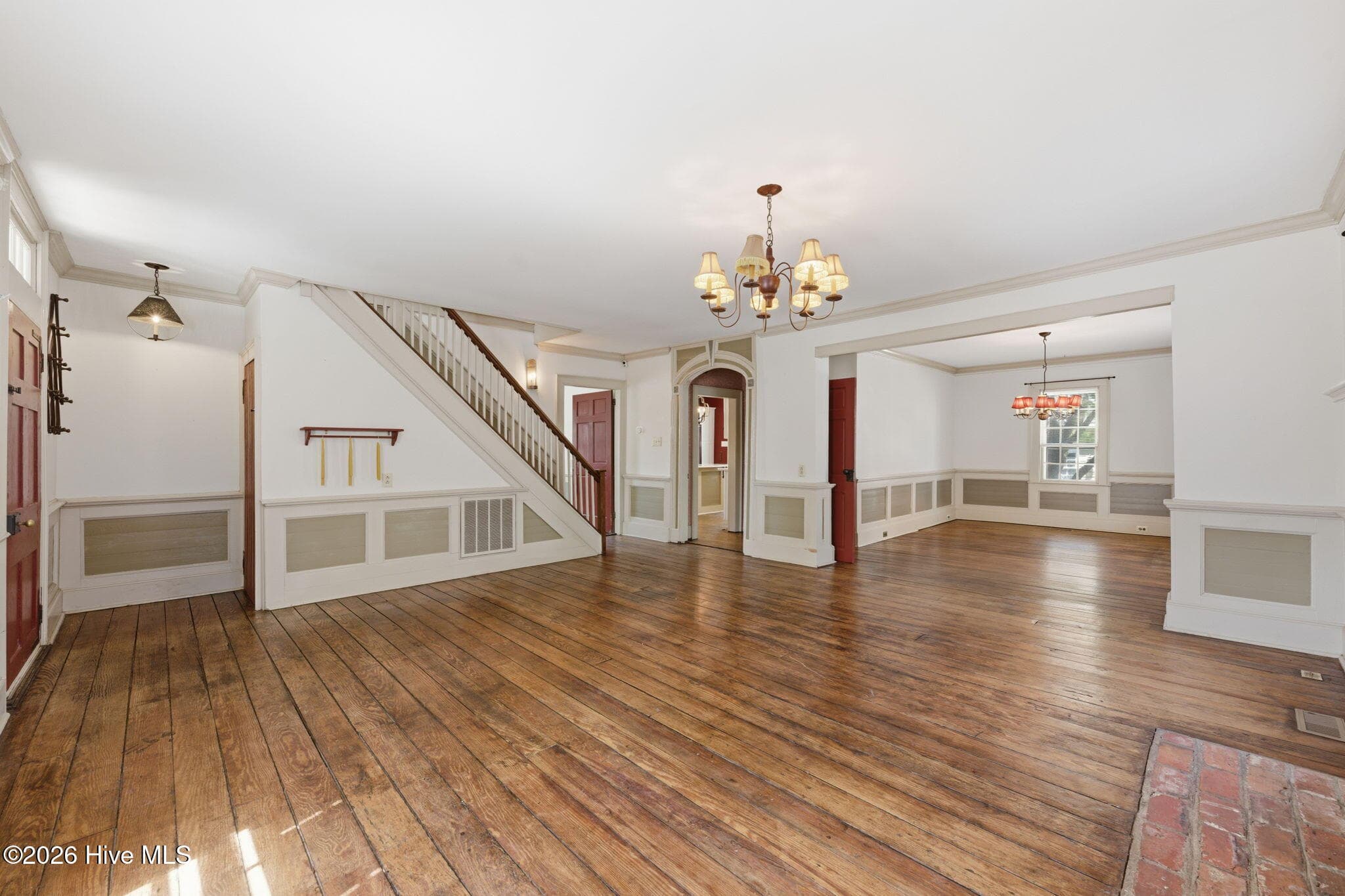 Original moldings and doors - 804 Pollock Street, New Bern, NC 28562