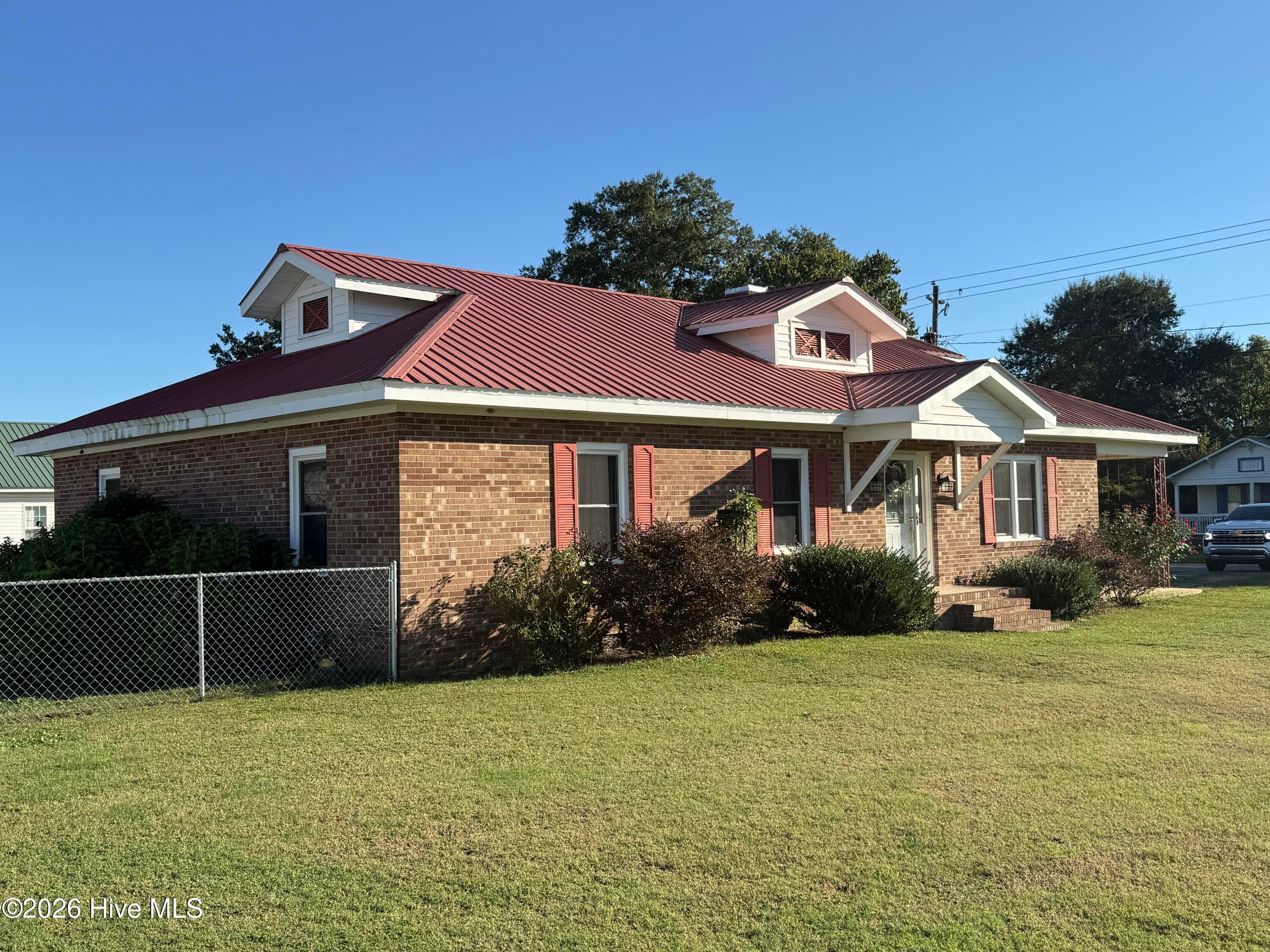 109 E Church Street, Calypso, NC 28325