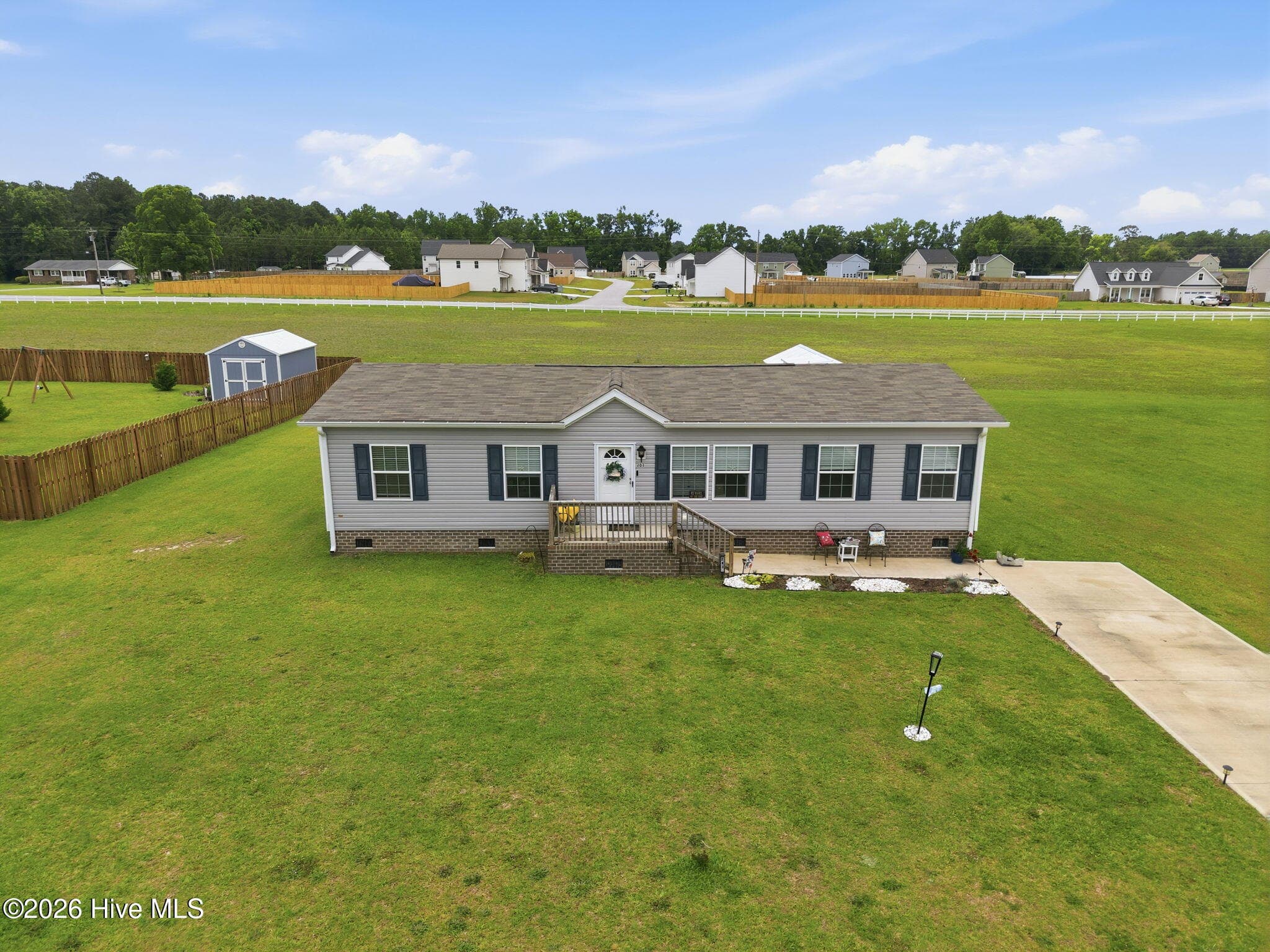 Manufactured Home at 203 Magnolia Drive, Stella, NC 28582, photo 7 of 40