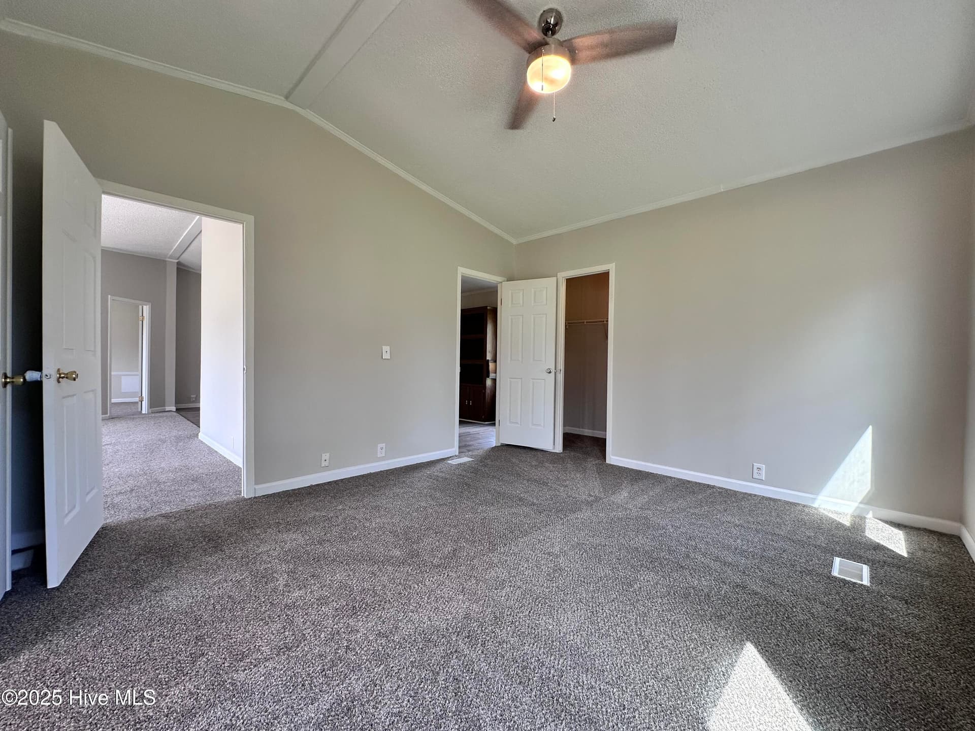 Manufactured Home at 265 Colonial Landing Road SE, Bolivia, NC 28422, photo 18 of 43
