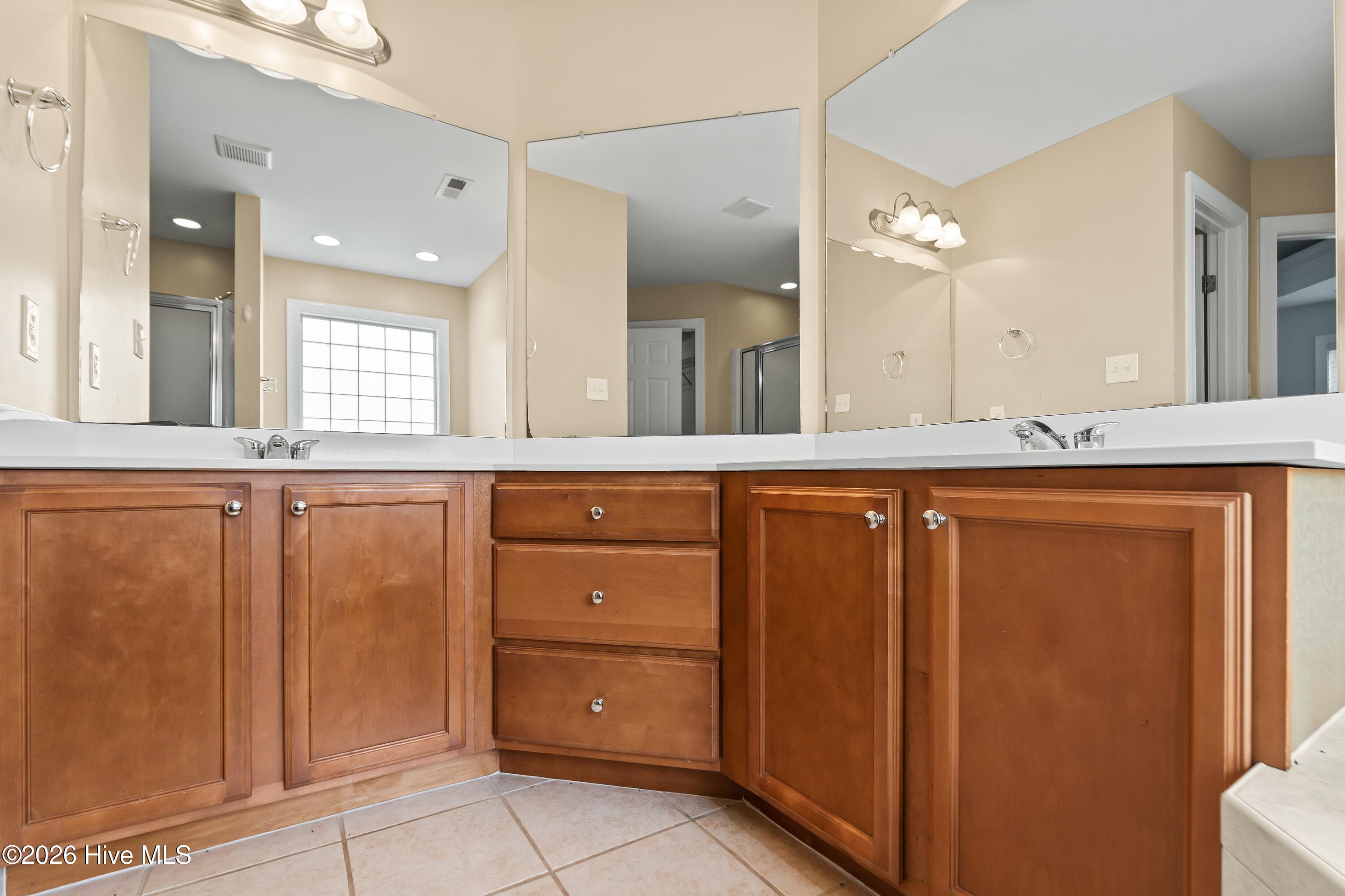 Single Family Residence at 109 Cypress Bay Drive, Jacksonville, NC 28546, photo 17 of 37