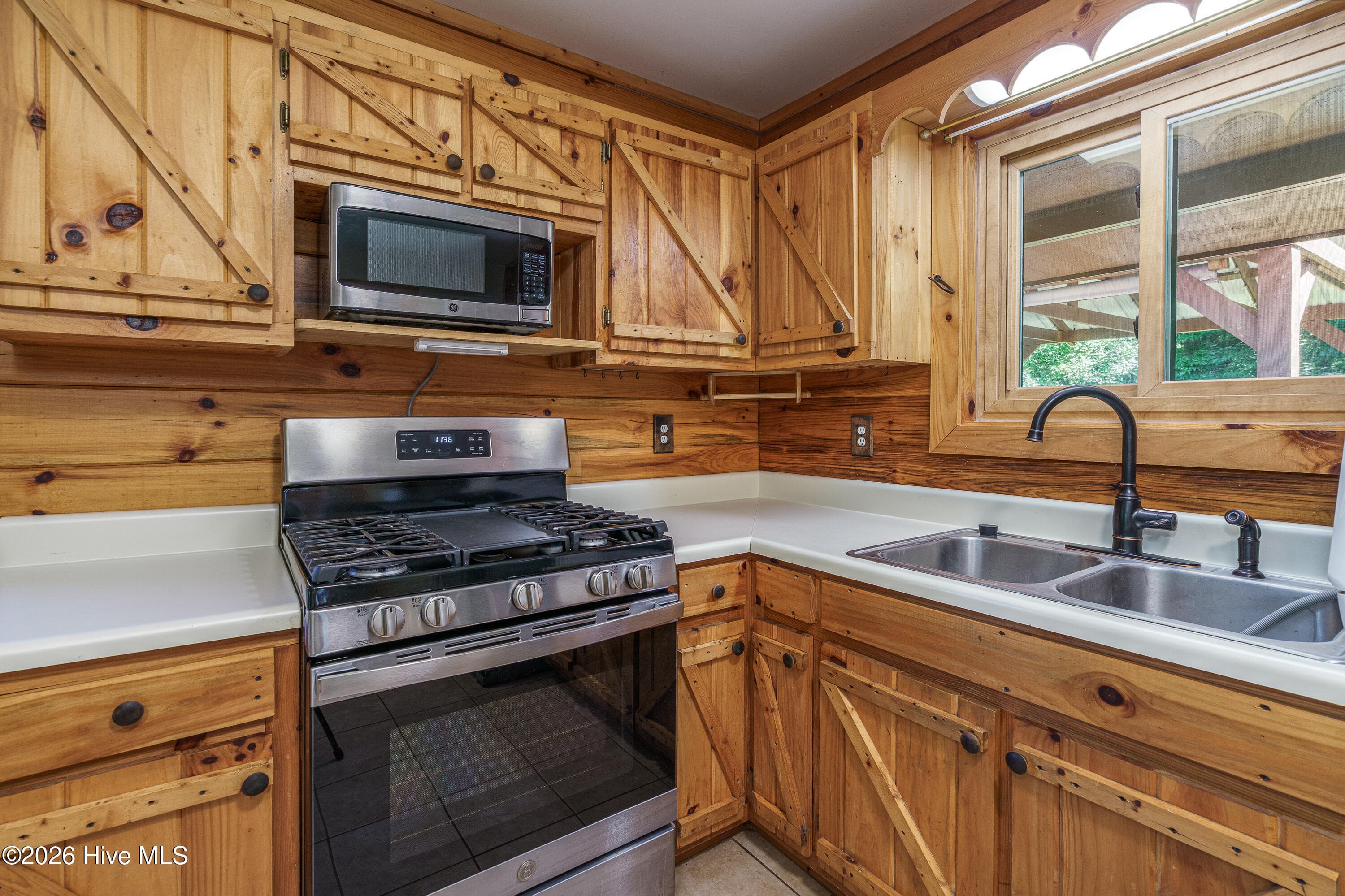 Single Family Residence at 44 Red Wolf Trail, Blairsville, GA 30512, photo 10 of 46