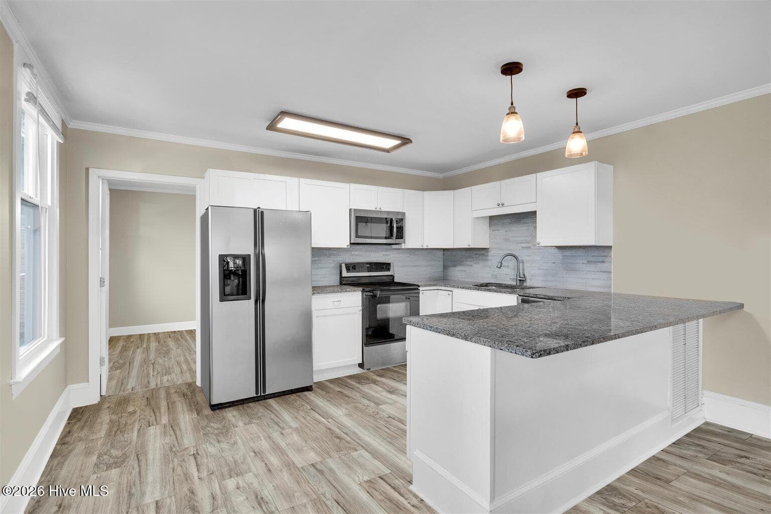 Front unit kitchen 1 - 305 Macmillan Avenue N, Wilmington, NC 28403