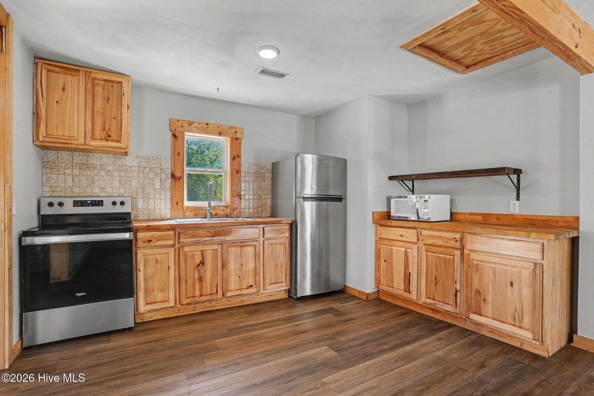 Single Family Residence at 124 N Middleton Avenue, Oak Island, NC 28465, Oak Island, photo 14 of 48