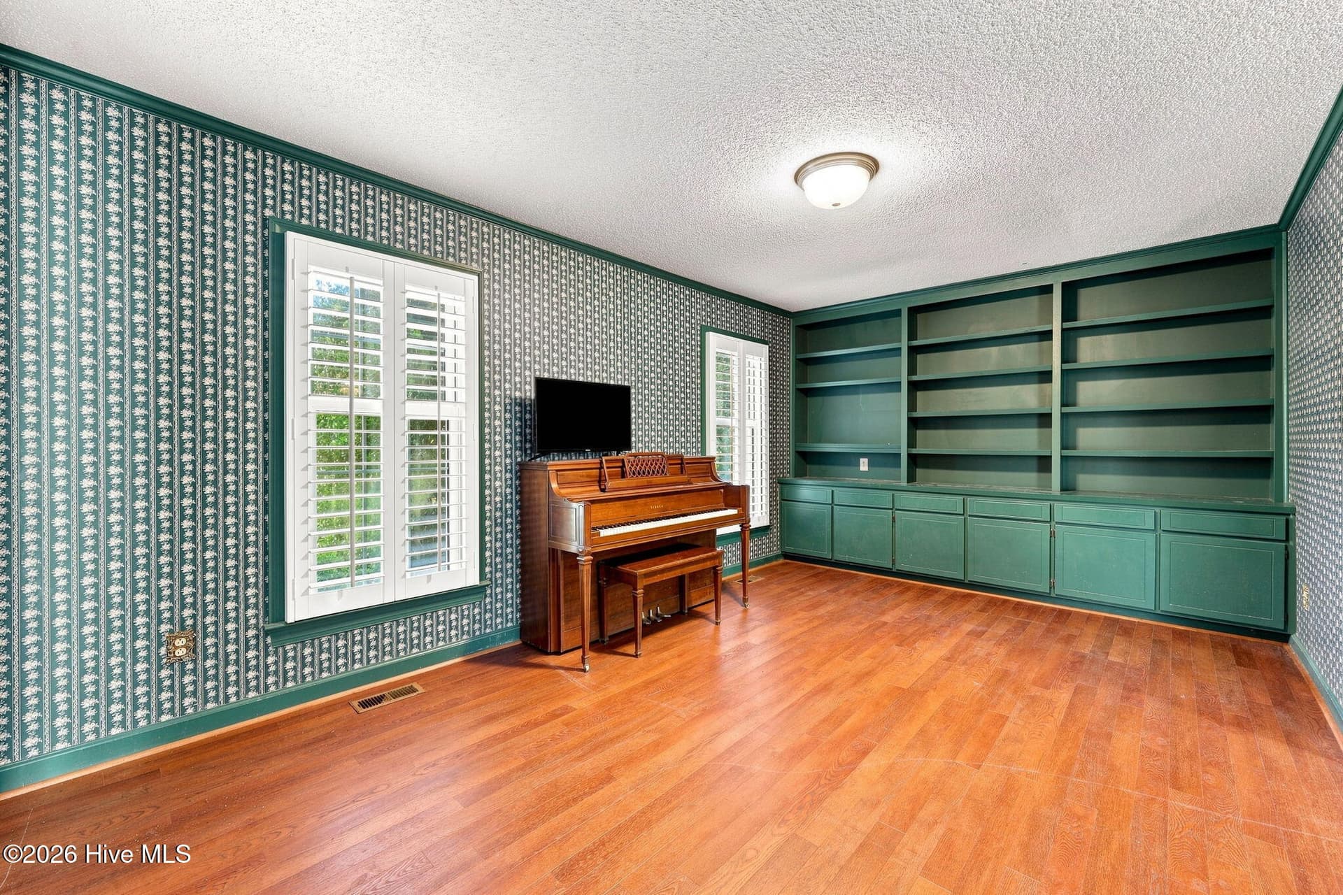 Single Family Residence at 1053 Colleton Way, Trent Woods, NC 28562, photo 12 of 57