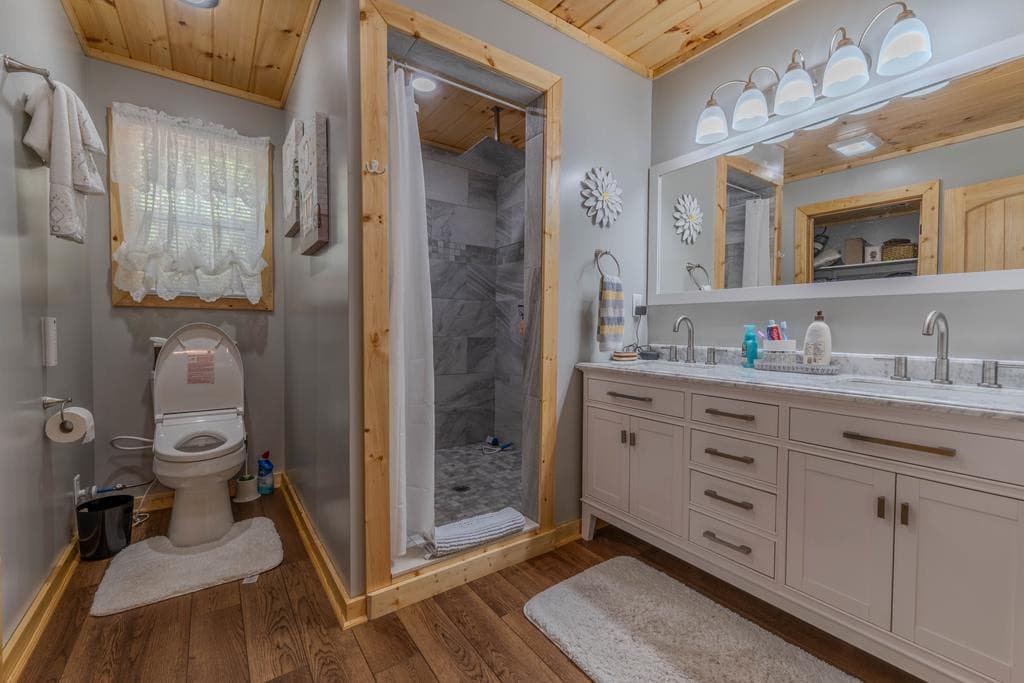 Residential at 190 Galloway Drive, Hayesville, NC 28904, photo 13 of 37