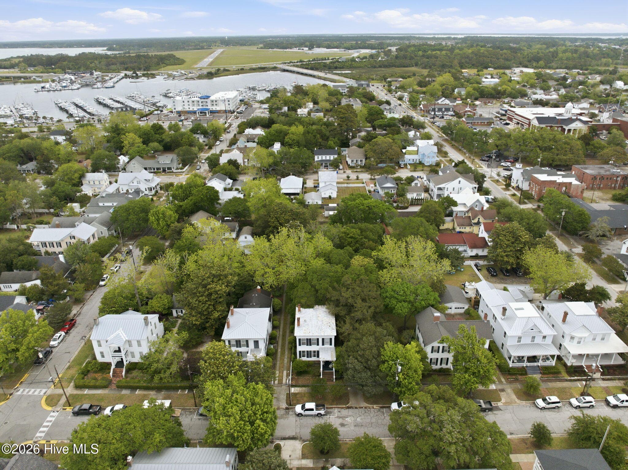 Single Family Residence at 307 Ann Street, Beaufort, NC 28516, photo 5 of 6