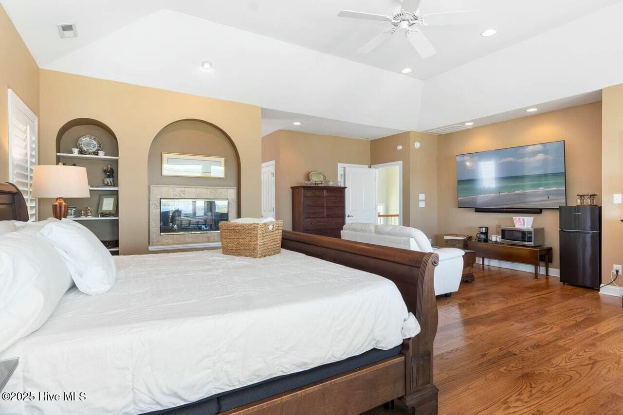 Master BR Suite - 7012 Sound Drive, Emerald Isle, NC 28594