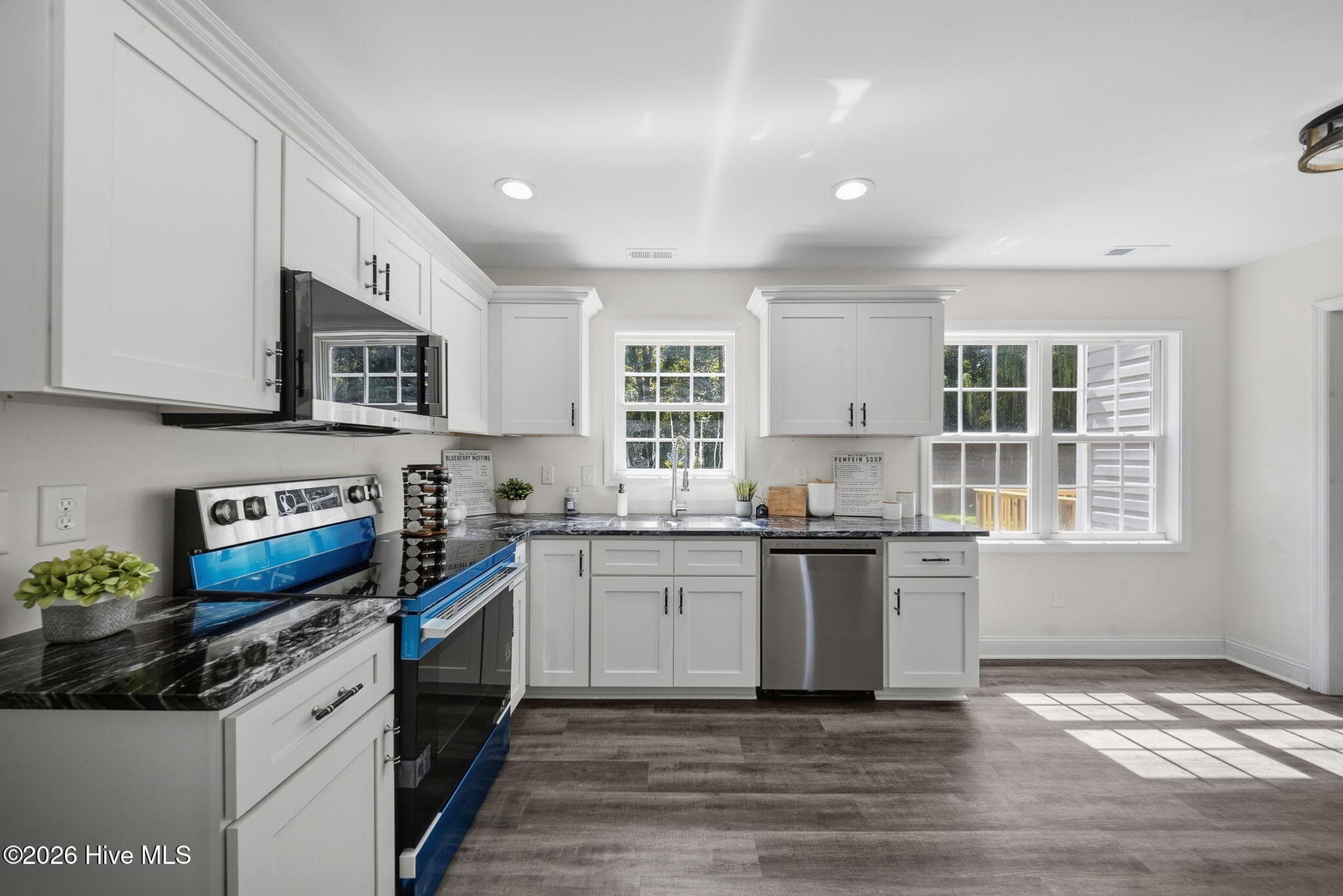 Single Family Residence at 112 Orkney Drive, Jacksonville, NC 28540, photo 18 of 42
