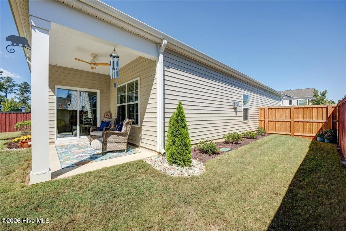 Single Family Residence at 2010 Montford Drive, New Bern, NC 28562, photo 10 of 53