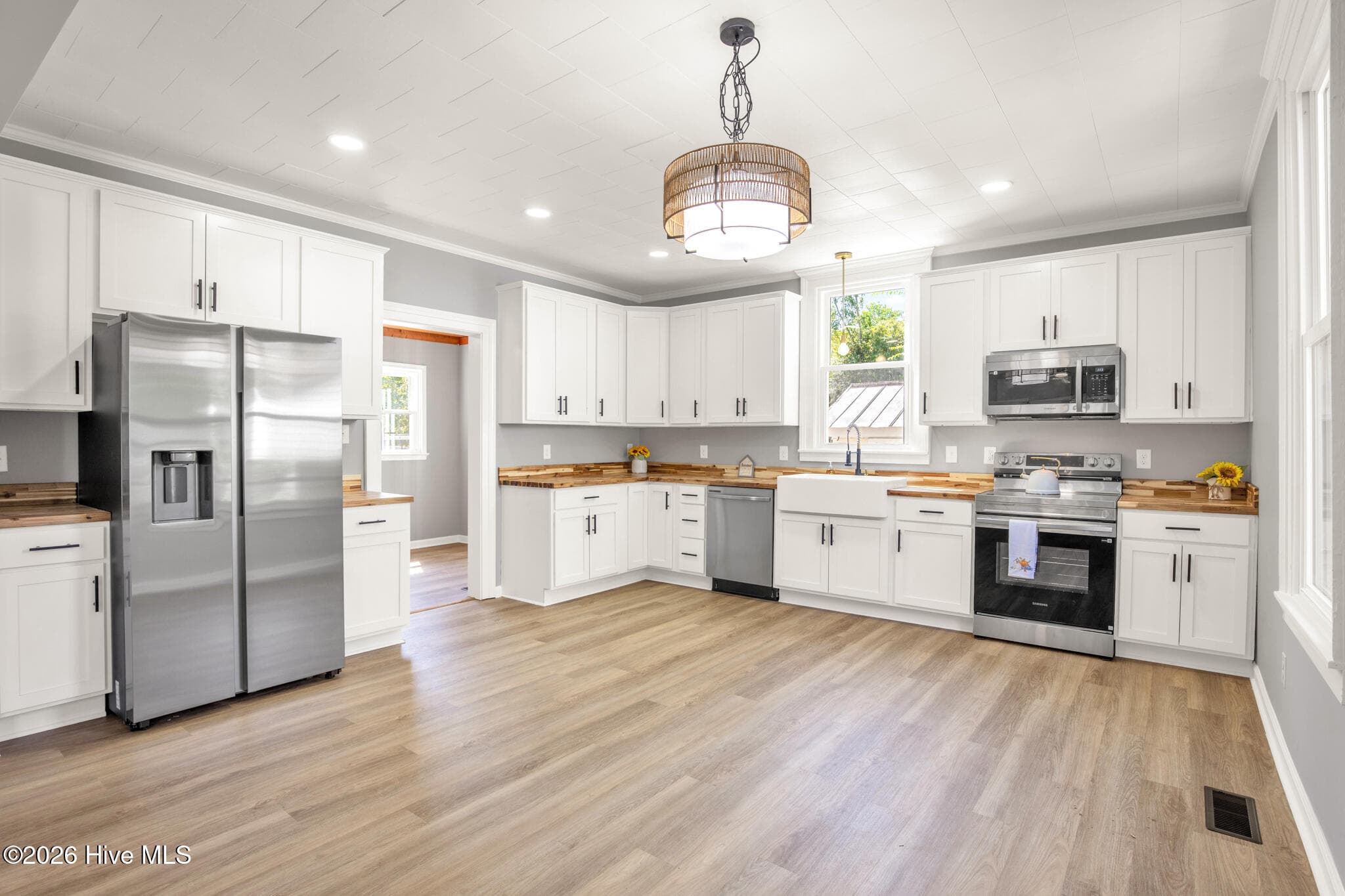 Single Family Residence at 806 W Roseboro Street, Roseboro, NC 28382, Roseboro, photo 10 of 37