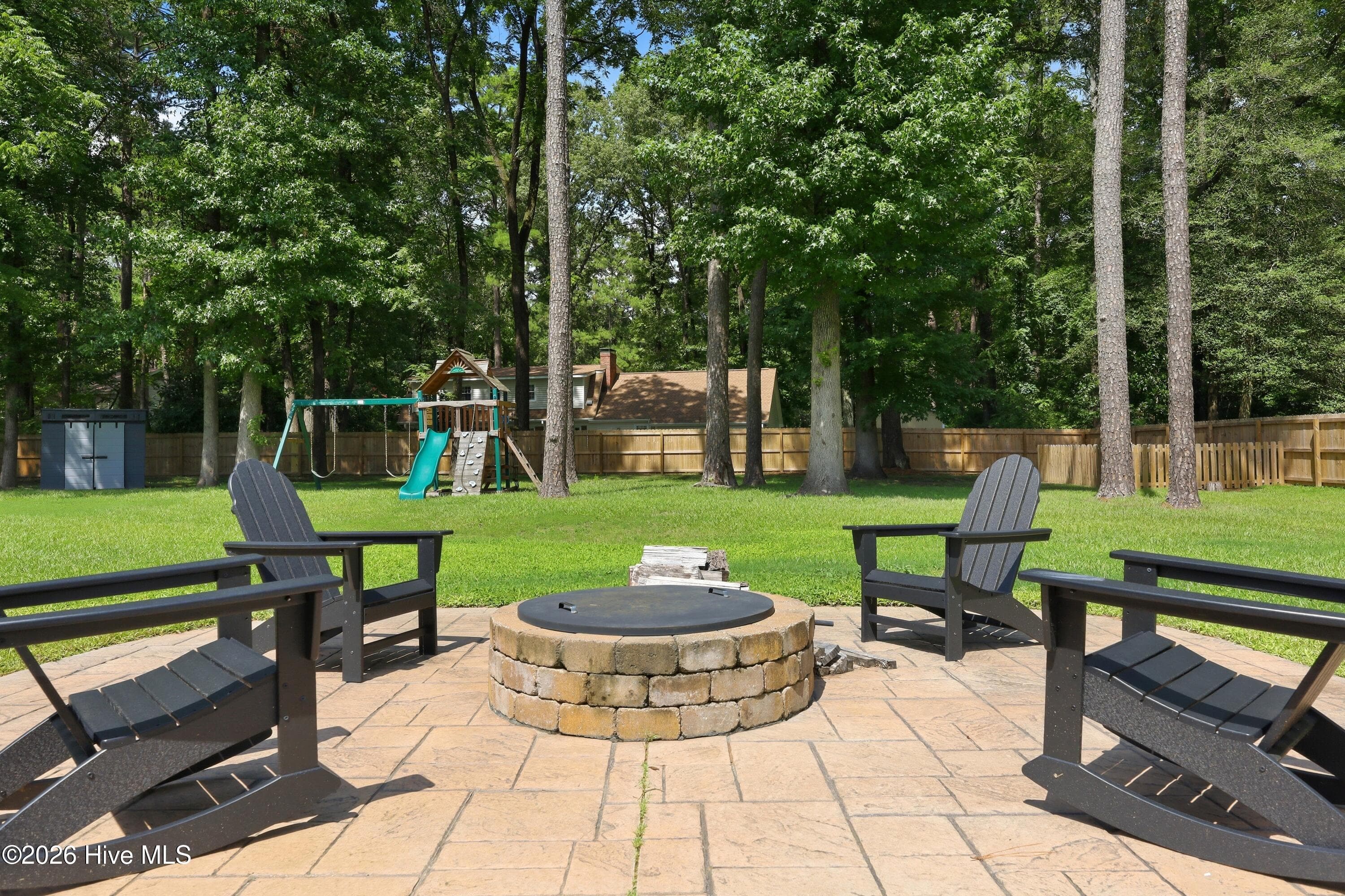 Single Family Residence at 165 Glenmoor Drive, Southern Pines, NC 28387, photo 2 of 2