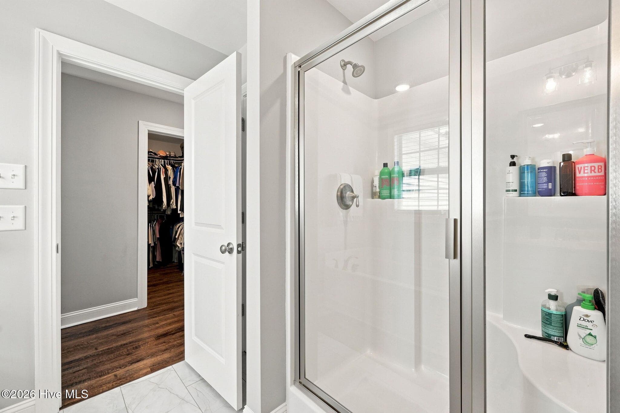 owner shower with bench seat - 3516 Richter Way A, Greenville, NC 27834