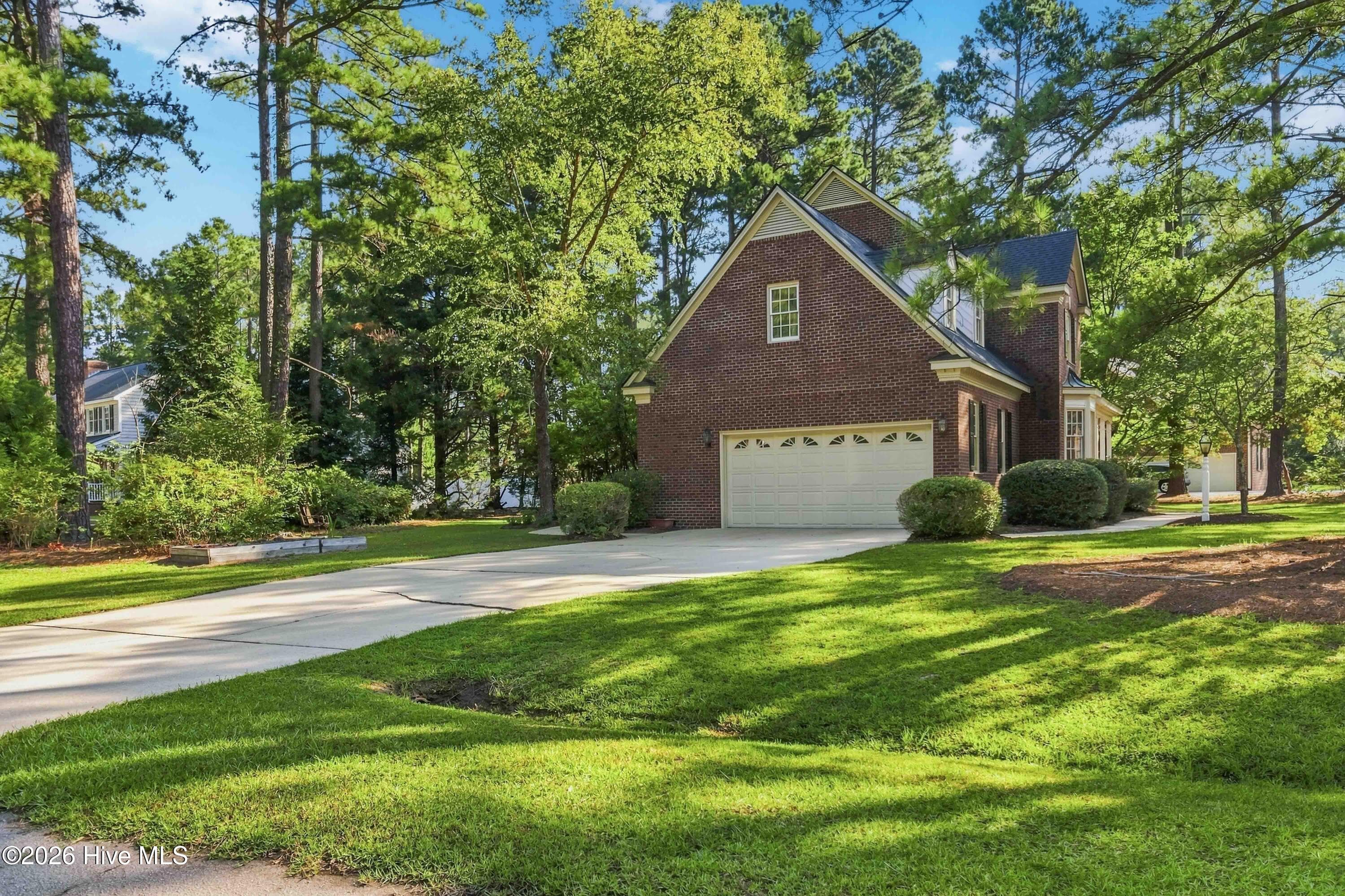 Single Family Residence at 4924 Country Club Drive N, Wilson, NC 27896, photo 4 of 49