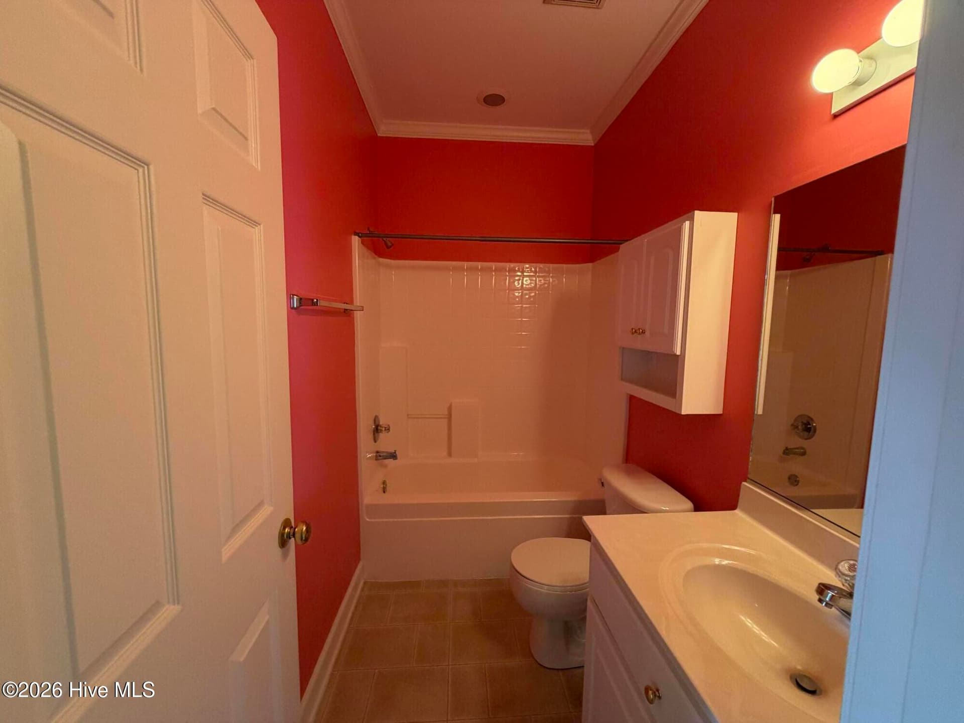 Hall bathroom - 2059 Briarwood Drive, Kinston, NC 28501