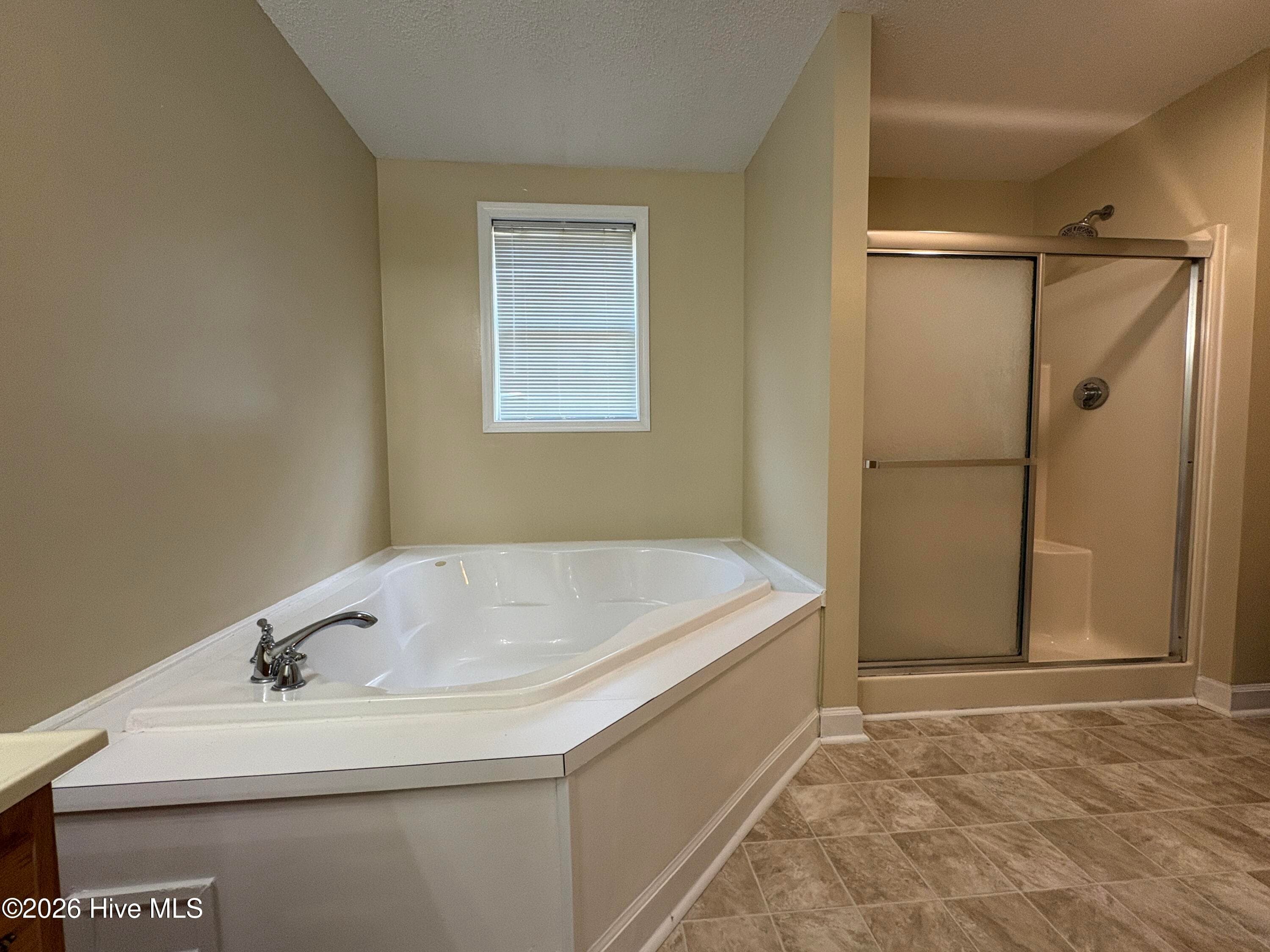 Soaking tub and shower - 2992 Market St Ex Ext, Washington, NC 27889