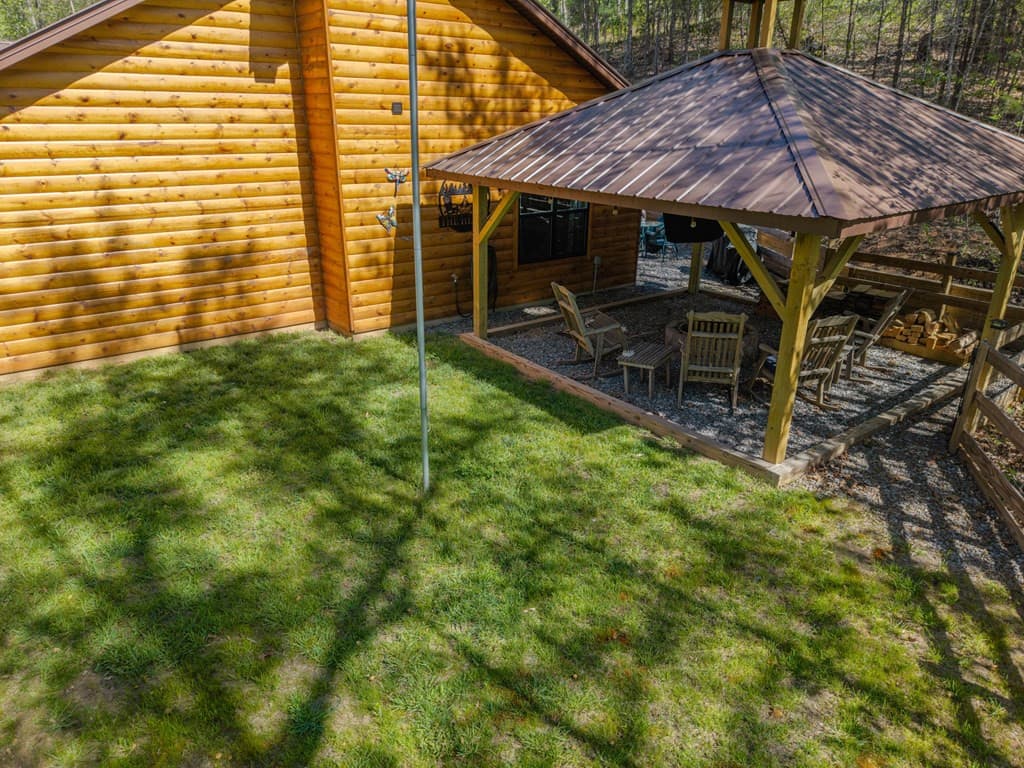 Residential at 190 Galloway Drive, Hayesville, NC 28904, photo 4 of 37